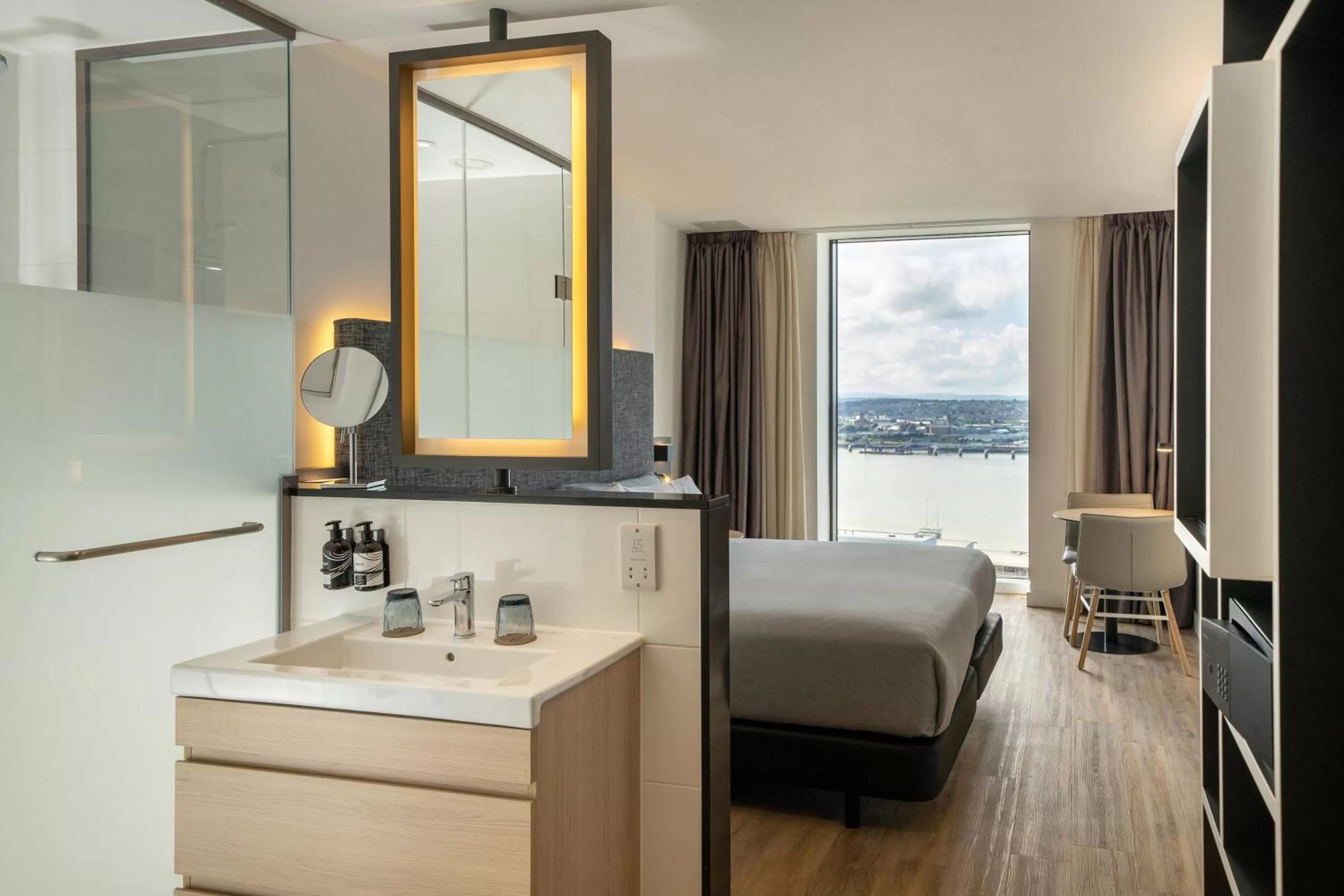 Bedroom, Bed in INNSiDE by Meliá Liverpool