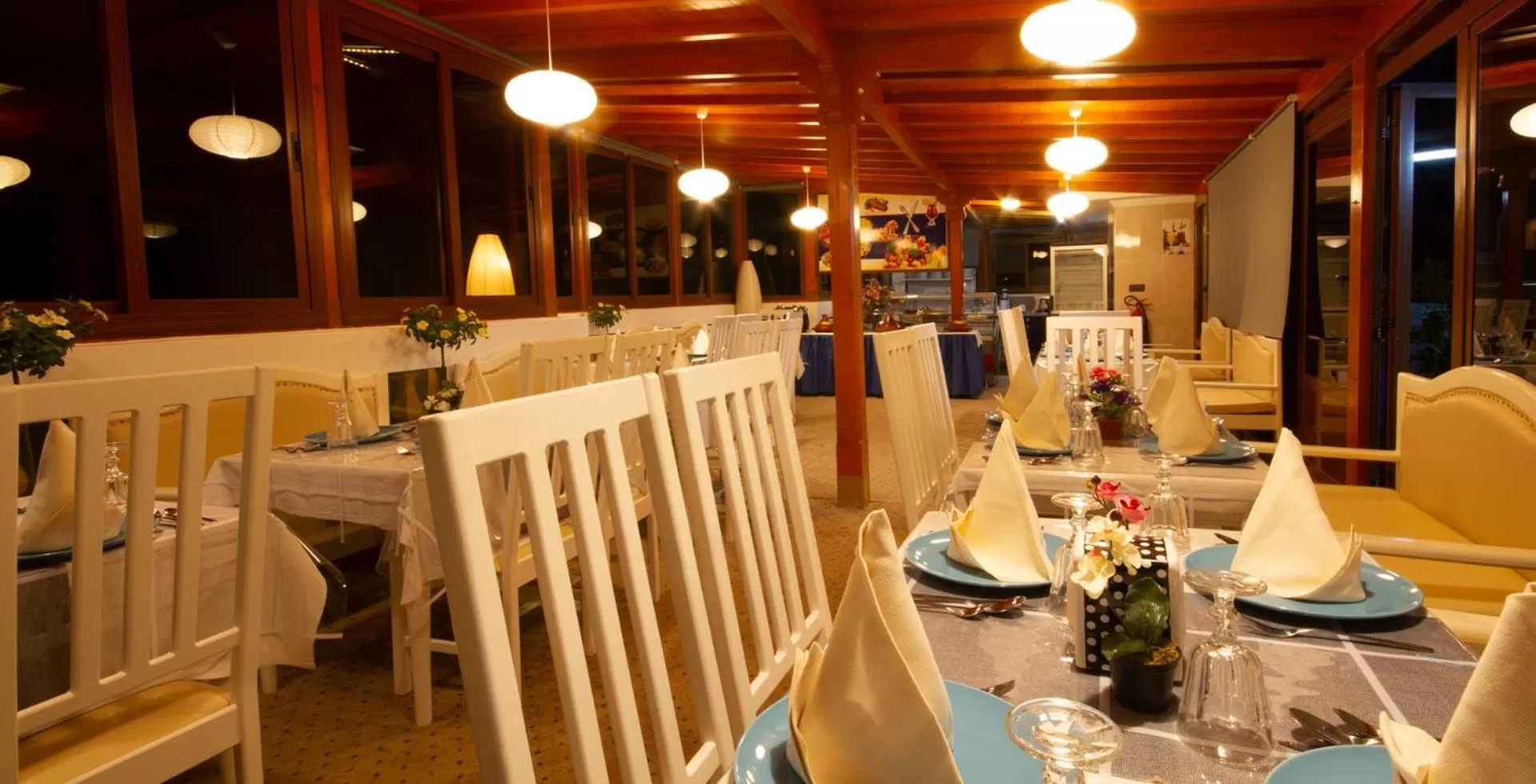 Restaurant/places to eat in Hotel Tarek