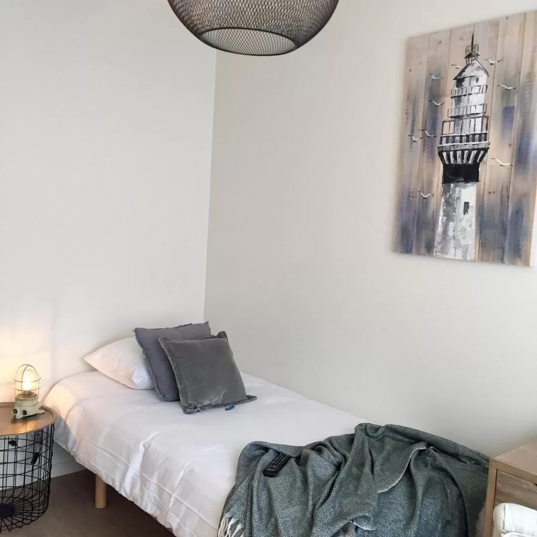 Bed, Seating Area in Hotel du Bassin