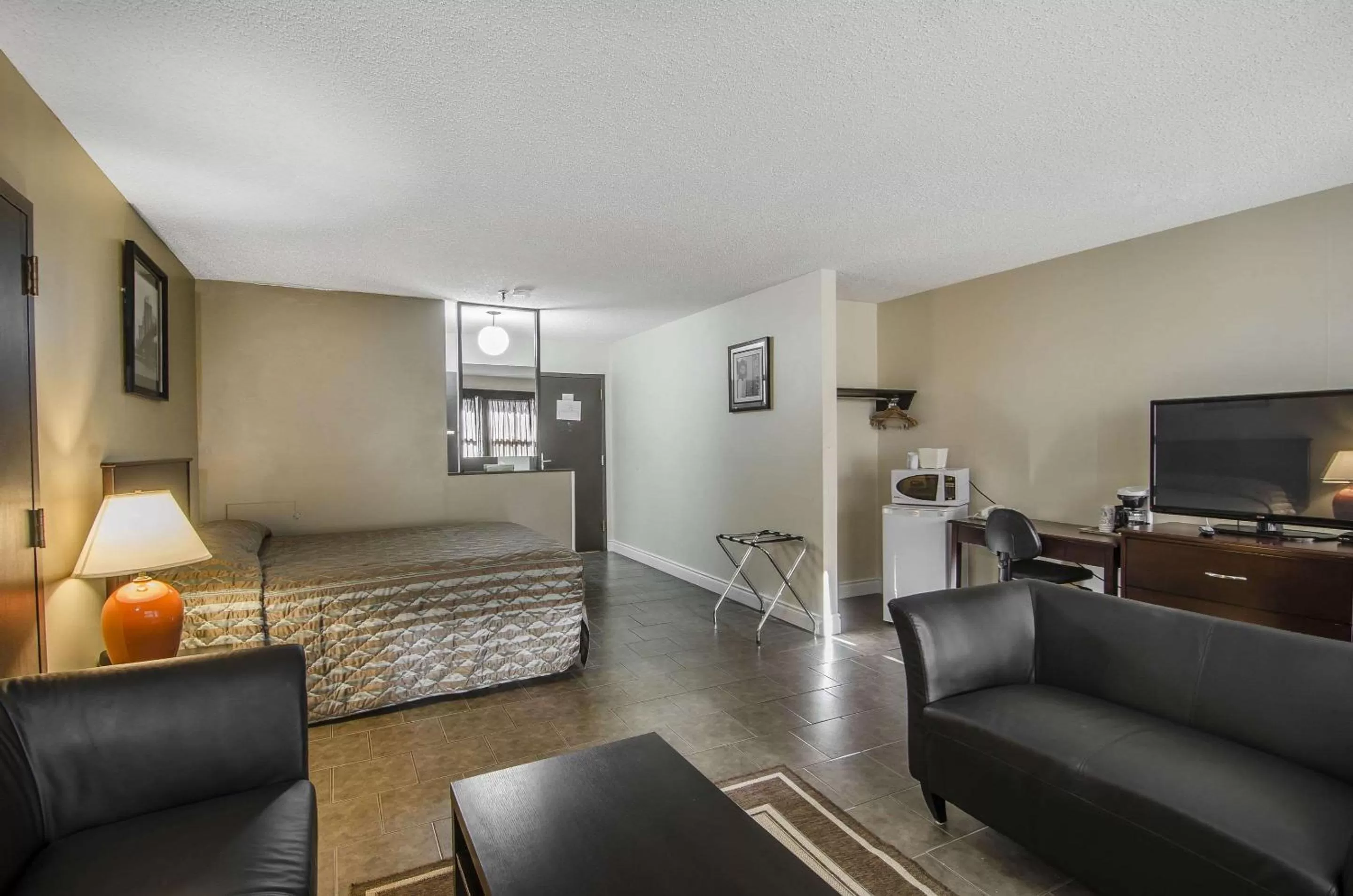 Photo of the whole room in Econo Lodge Lloydminster