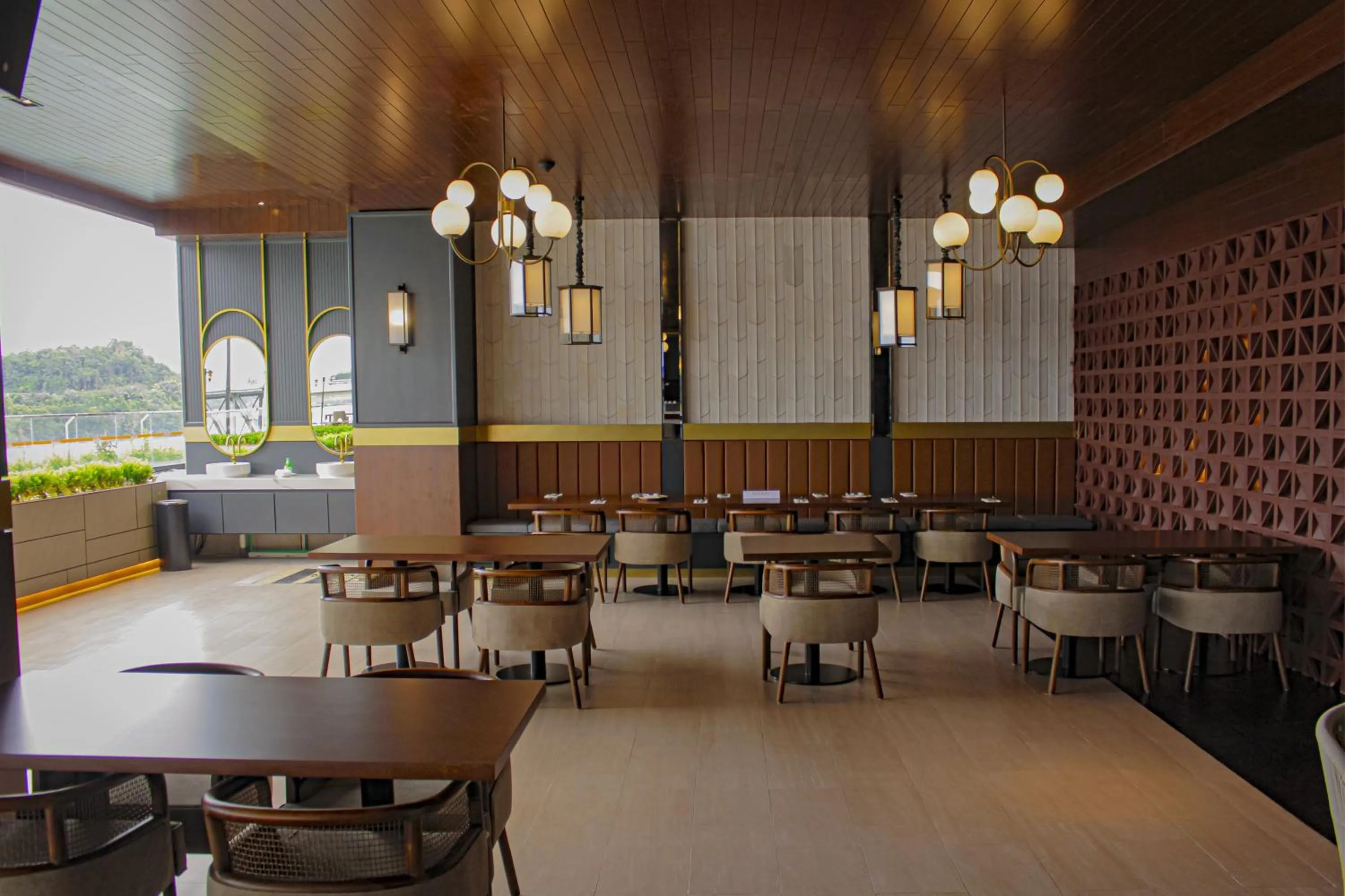 Restaurant/places to eat in HARRIS Hotel Samarinda