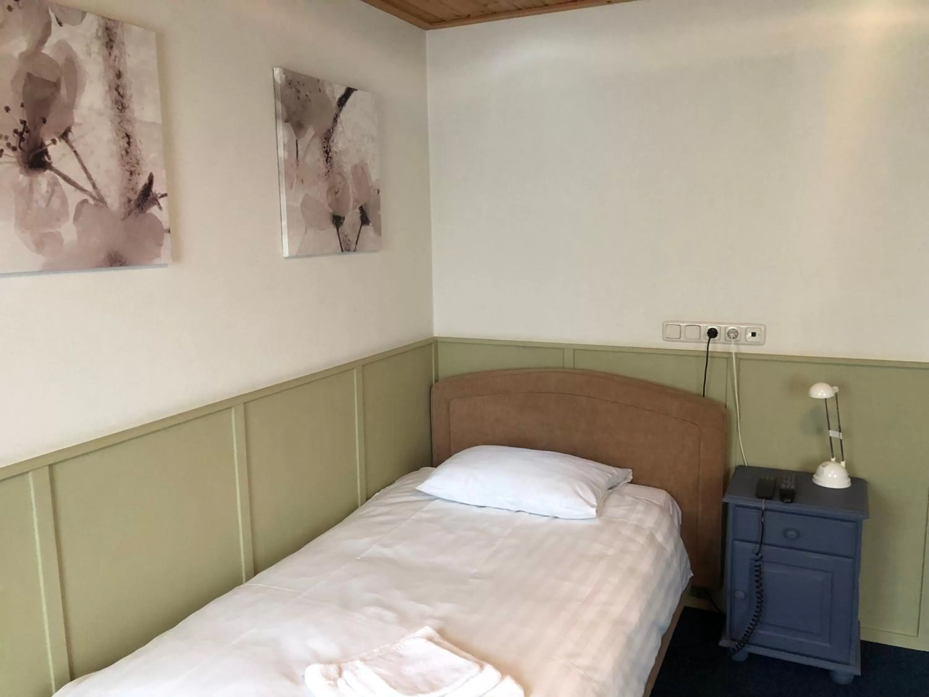 Bed in Hotel Verhoeven