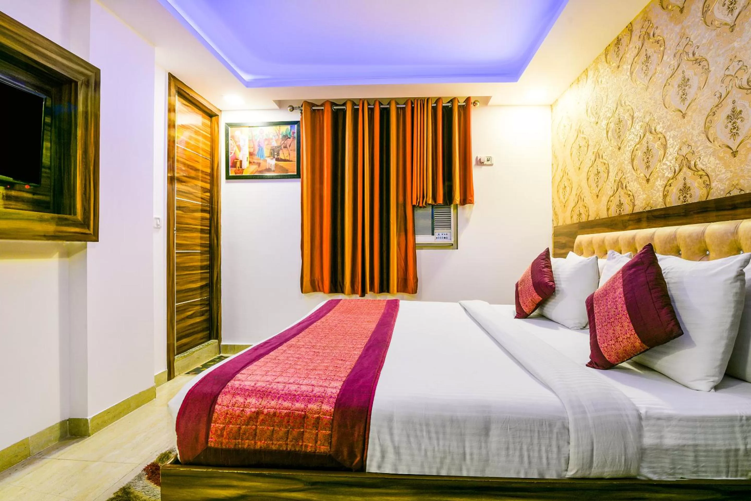 Bed in Hotel Pearl - Mahipalpur Delhi Airport