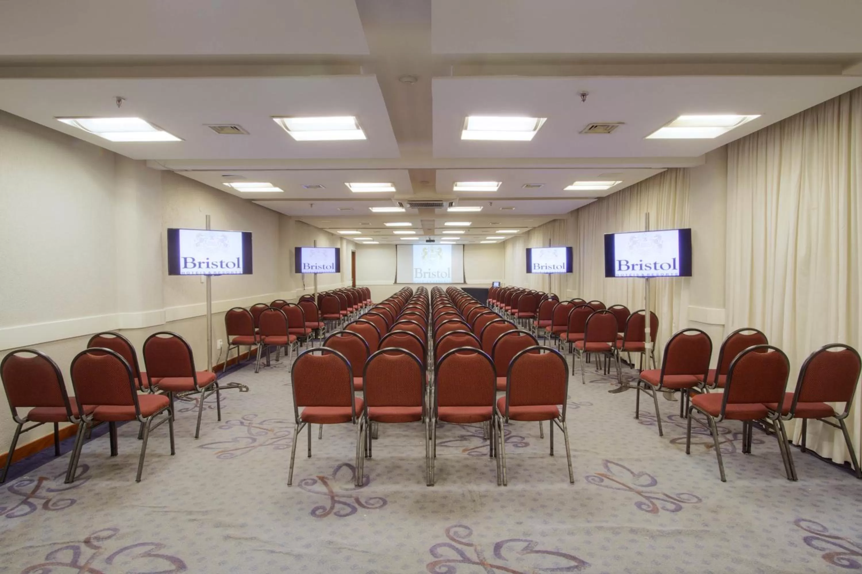 Business facilities in Bristol International Guarulhos