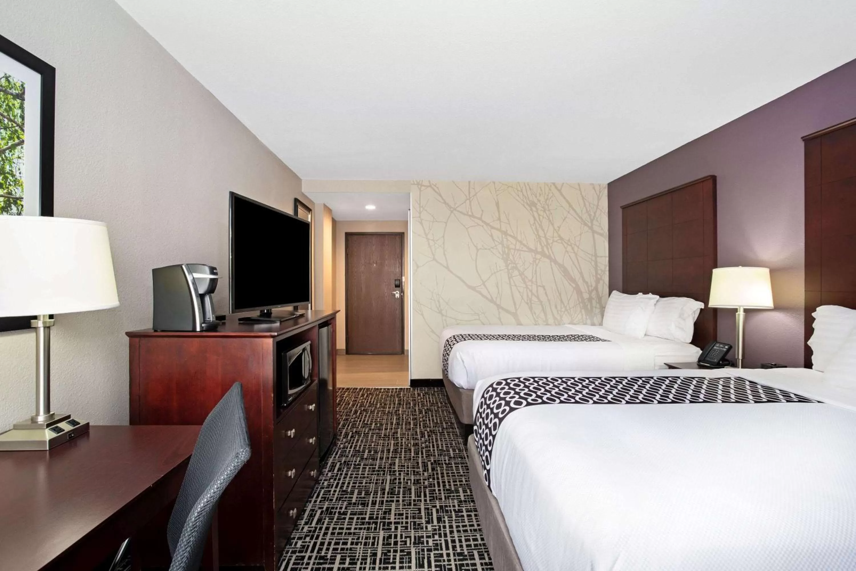 Photo of the whole room, Bed in La Quinta Inn & Suites by Wyndham Denver Aurora Medical