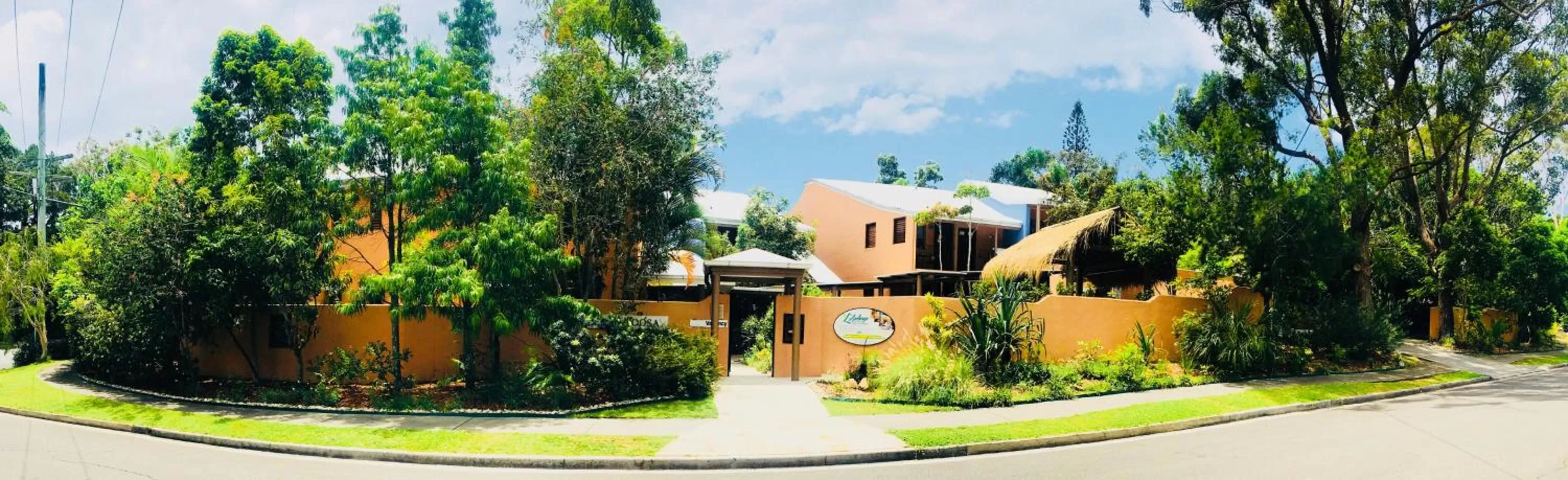 Facade/entrance, Property Building in L'Auberge Noosa