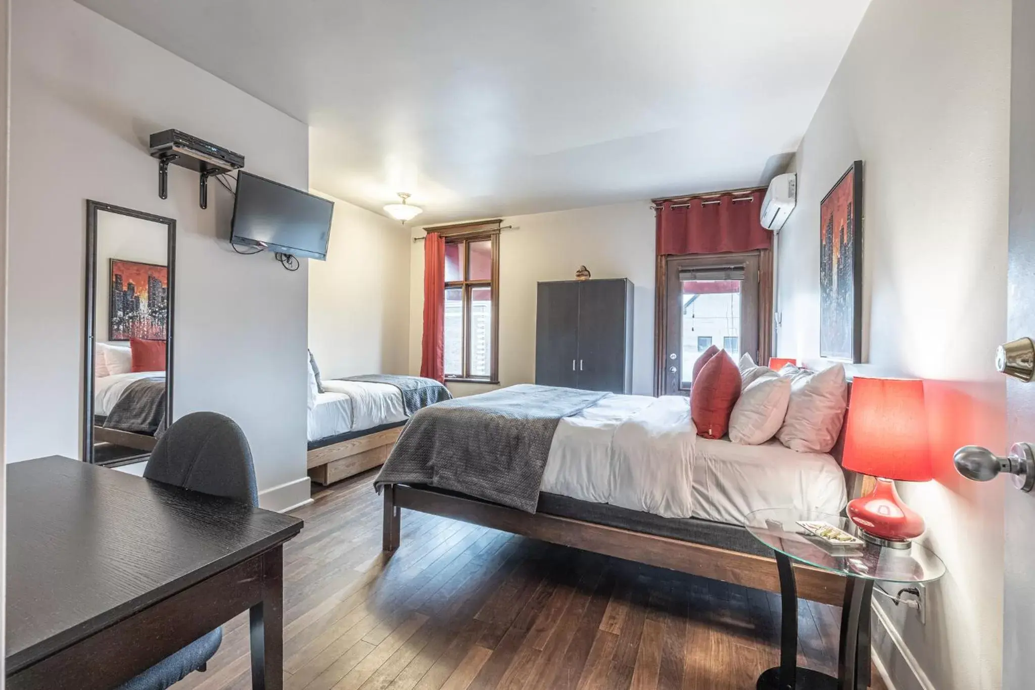 Double Bedroom #1 in Petit Hôtel - Café Krieghoff Double Bedroom #1 in Petit Hôtel - Café Krieghoff