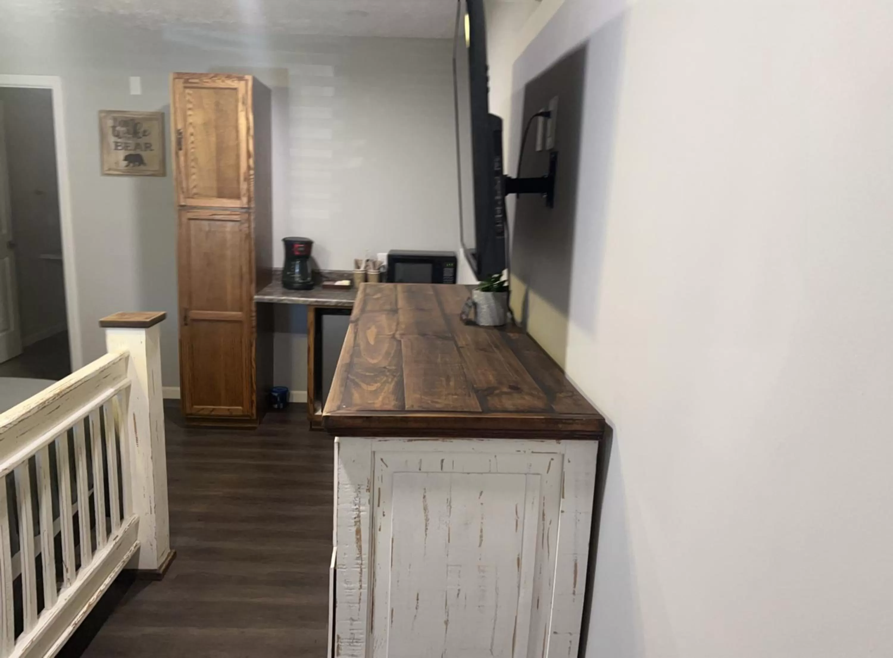 hair dresser in Heidi Motel - Helen