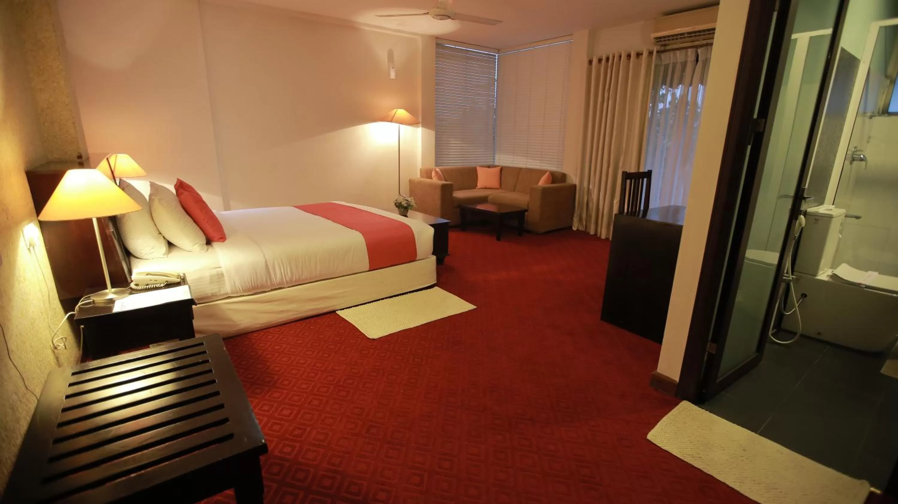 Bed in Opulent River Face Hotel