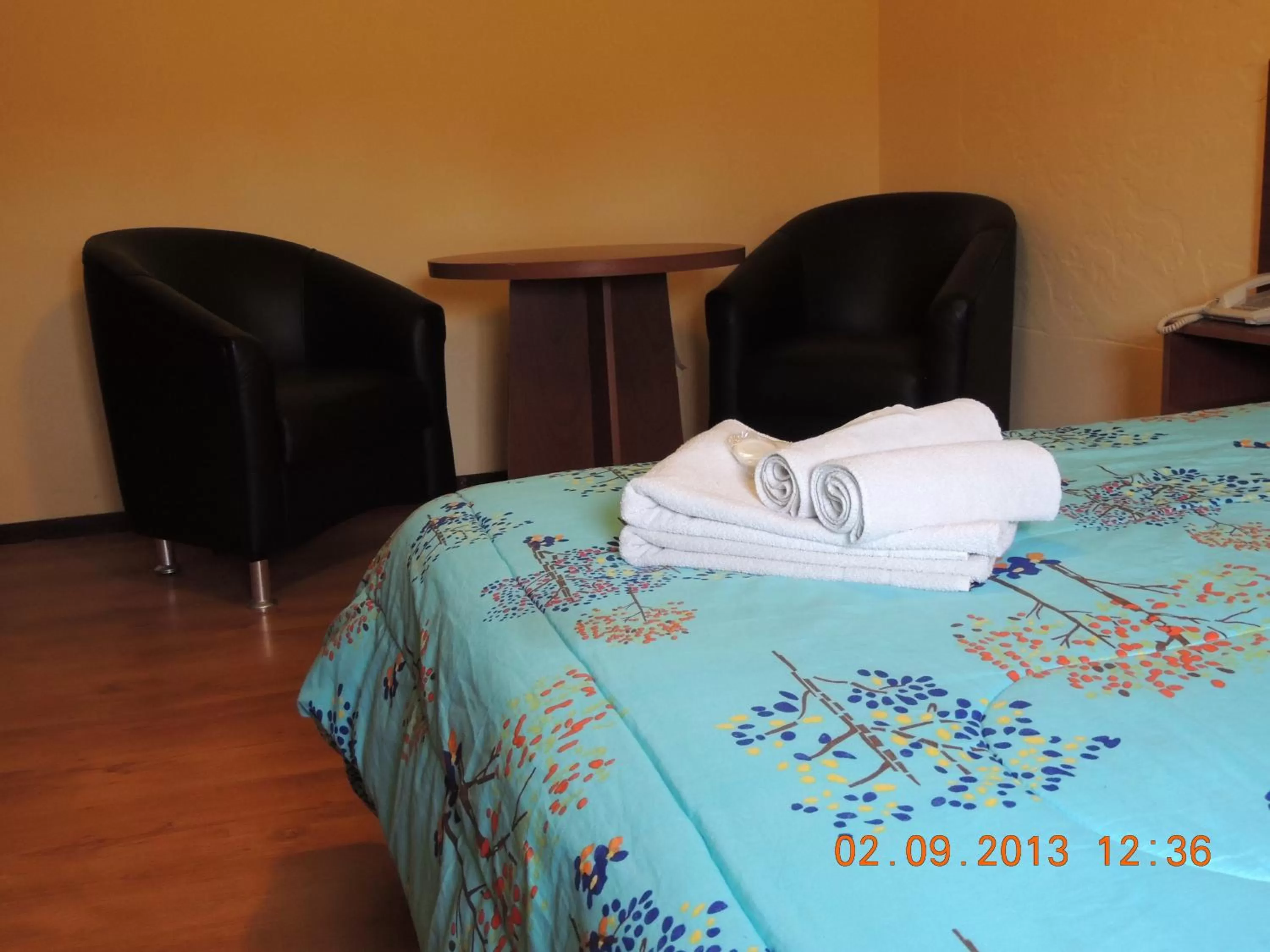 Seating area, Bed in Hotel Internacional