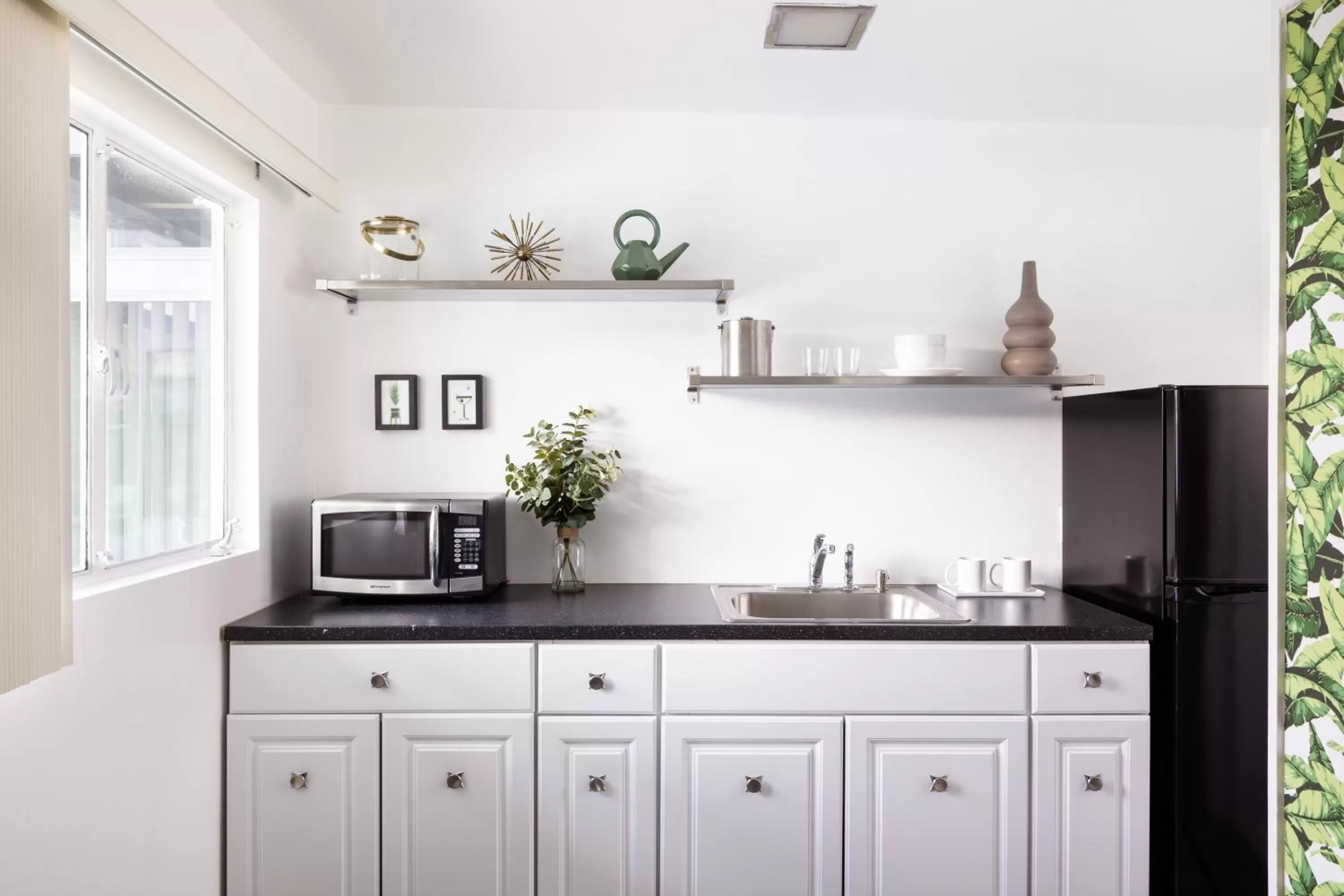 Kitchen or kitchenette in The Three Fifty Hotel