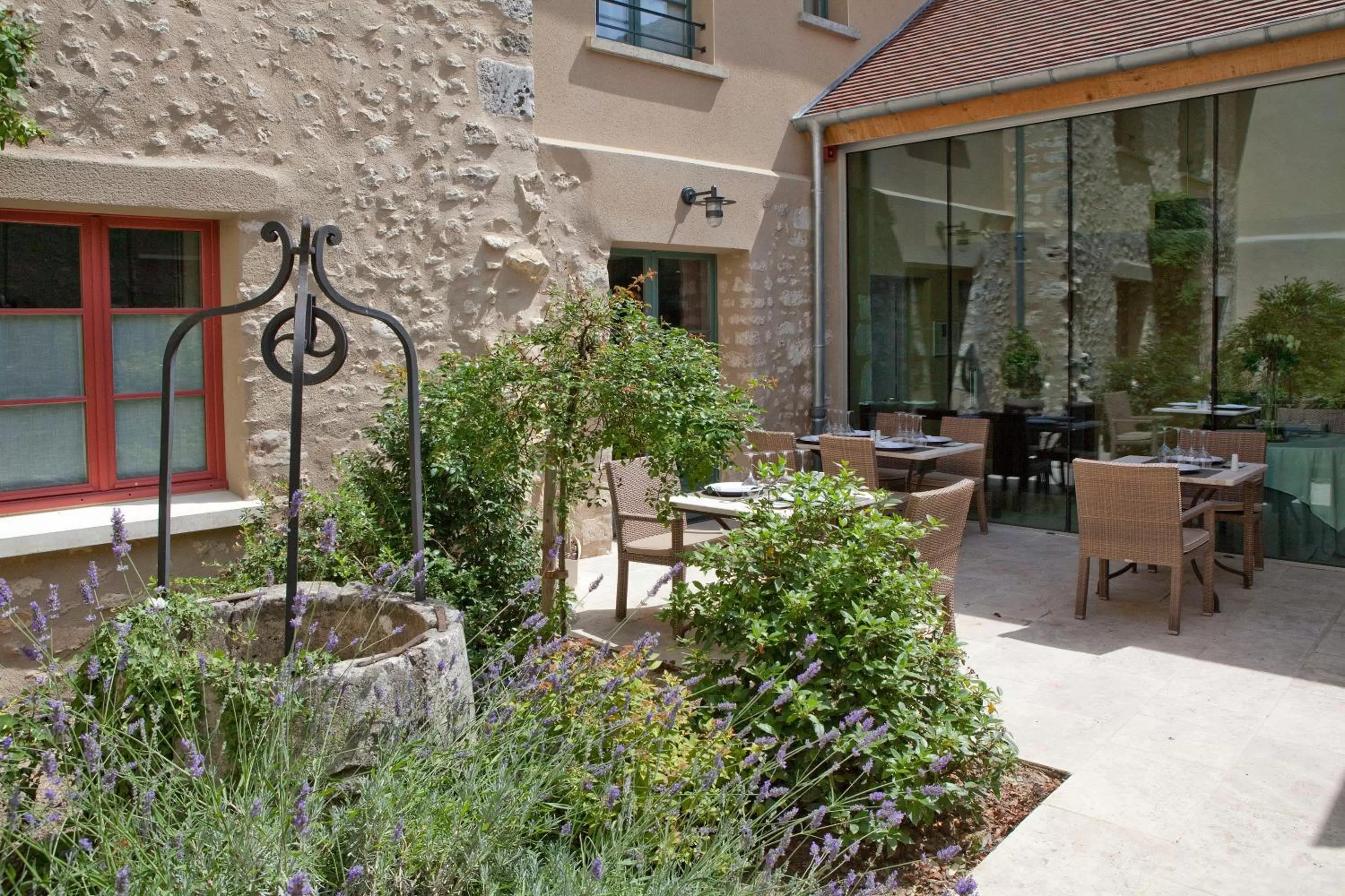 Balcony/Terrace in Hôtel Aux Vieux Remparts