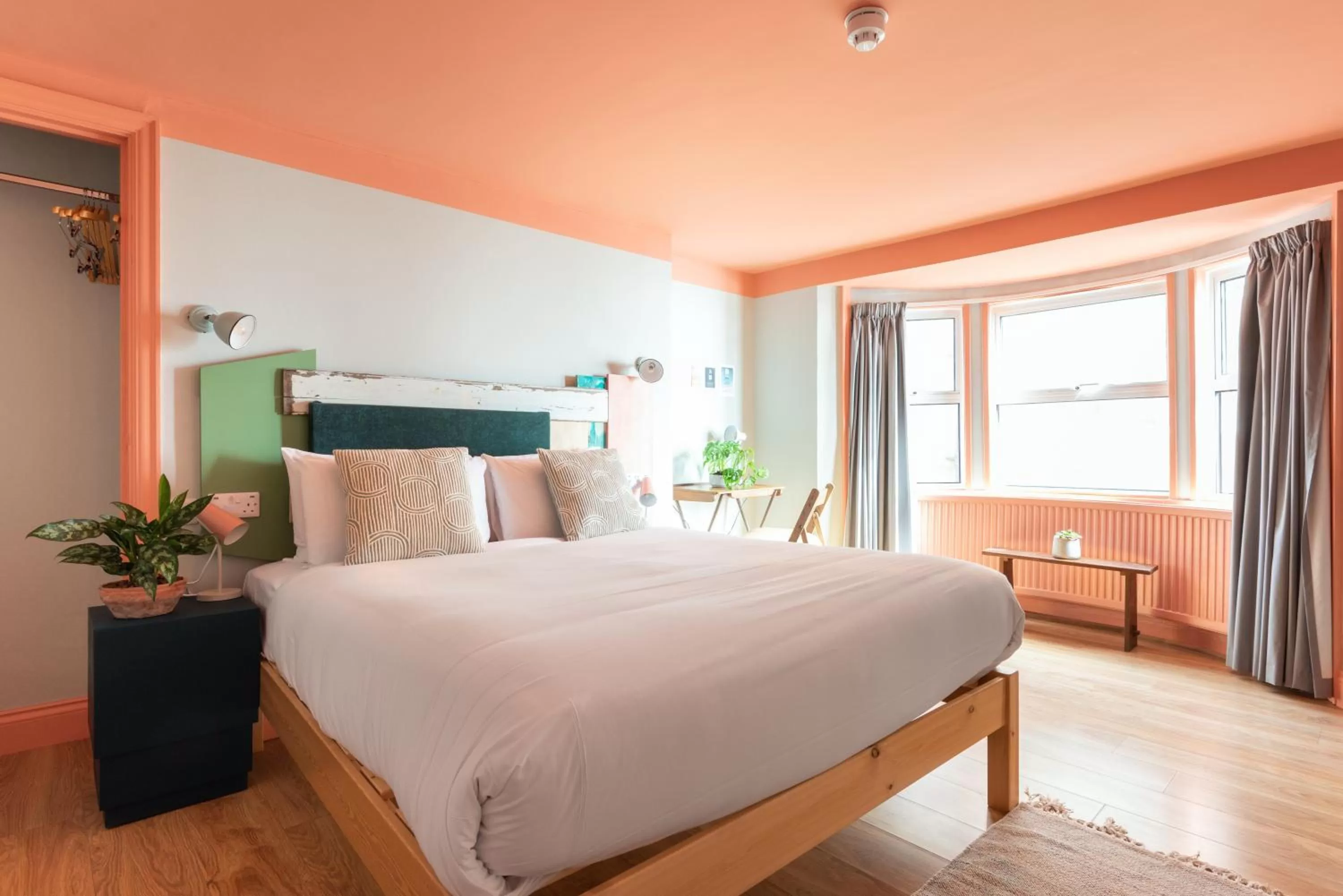 Photo of the whole room, Bed in West Beach Hotel Brighton