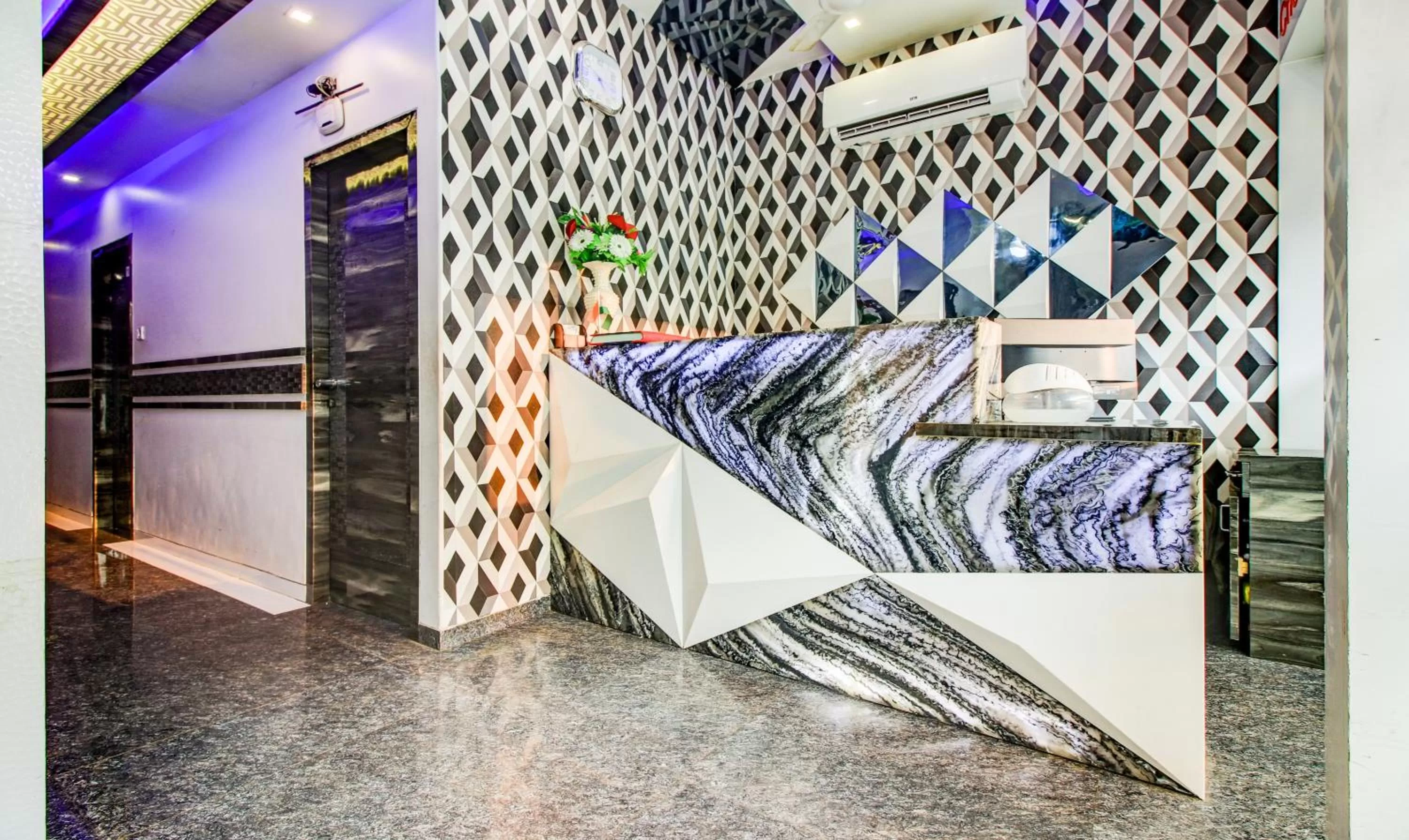 Lobby or reception, Bed in Hotel Magnet