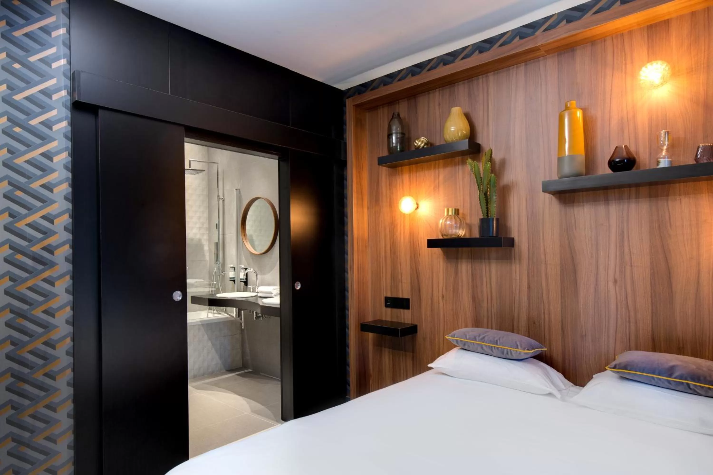 Bed in Hôtel Montmorency & Spa