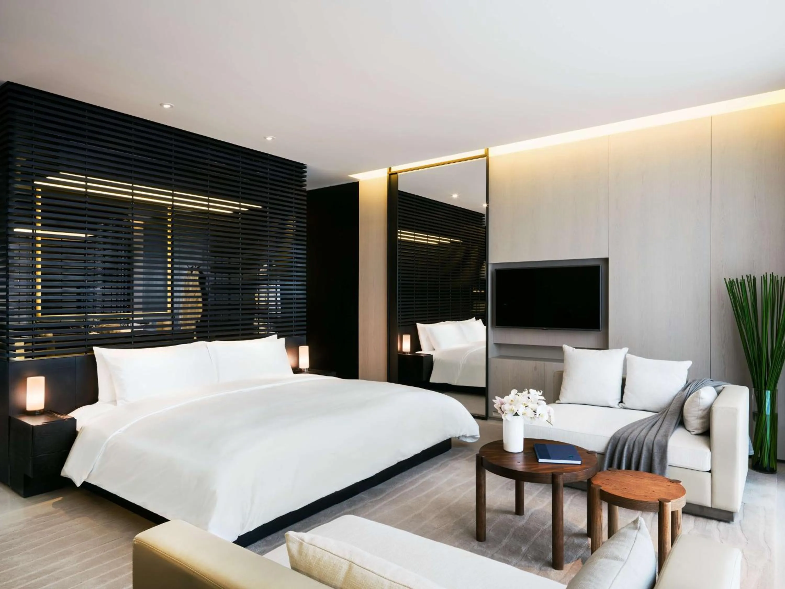 Photo of the whole room, Bed in Upper House Chengdu