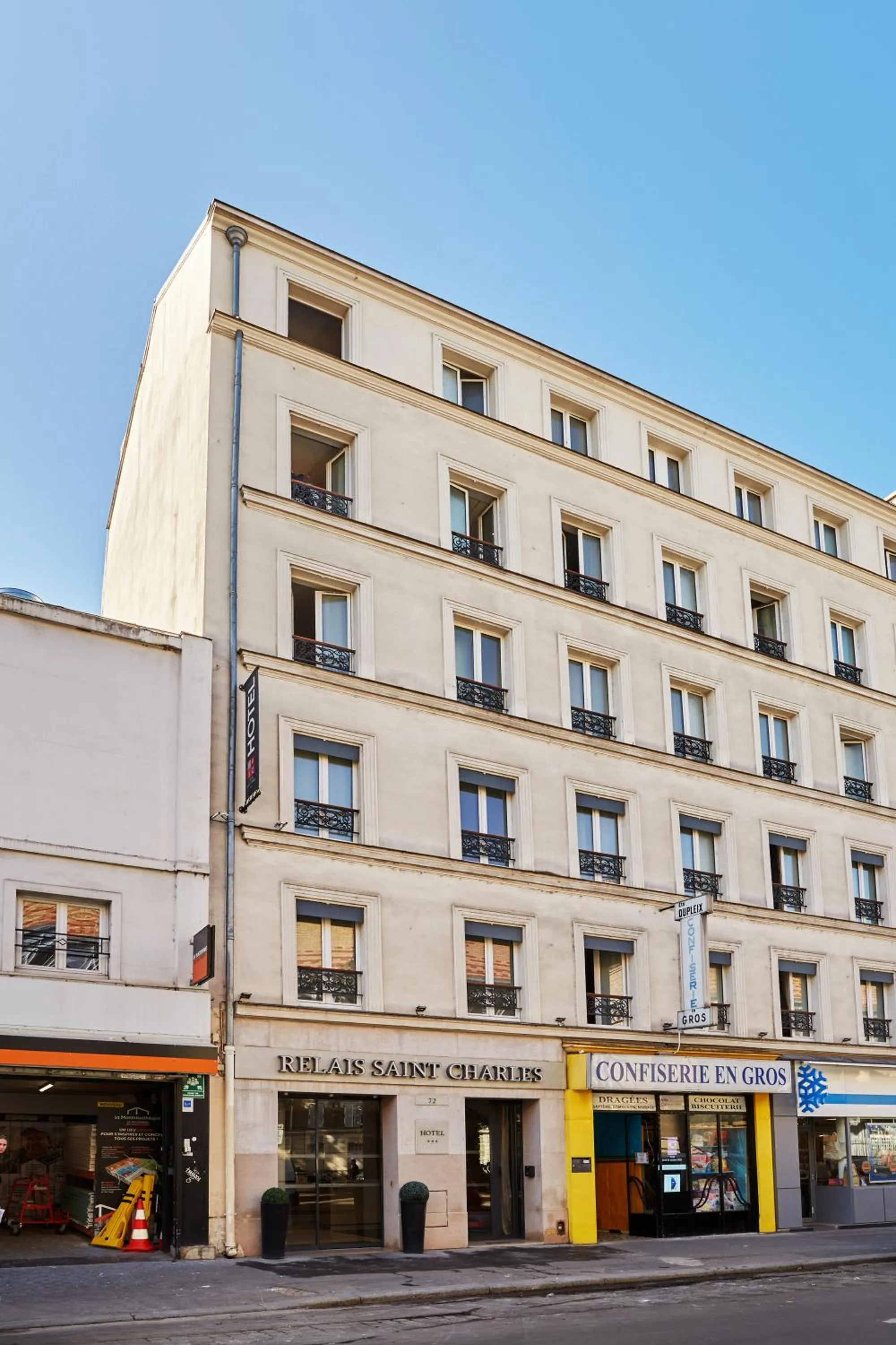 Property building in Hôtel Le Relais Saint Charles