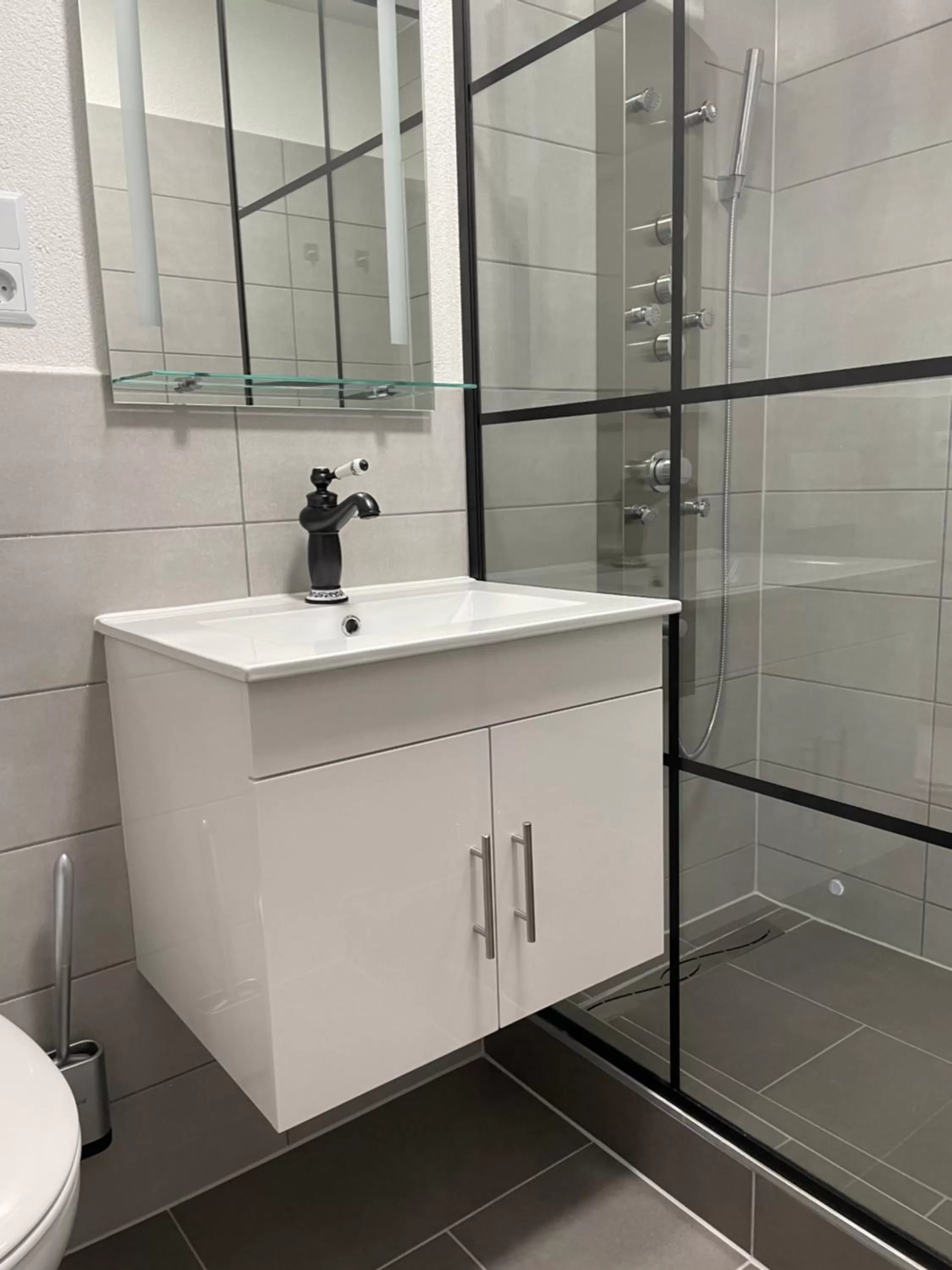 Bathroom in Pension Deichgraf