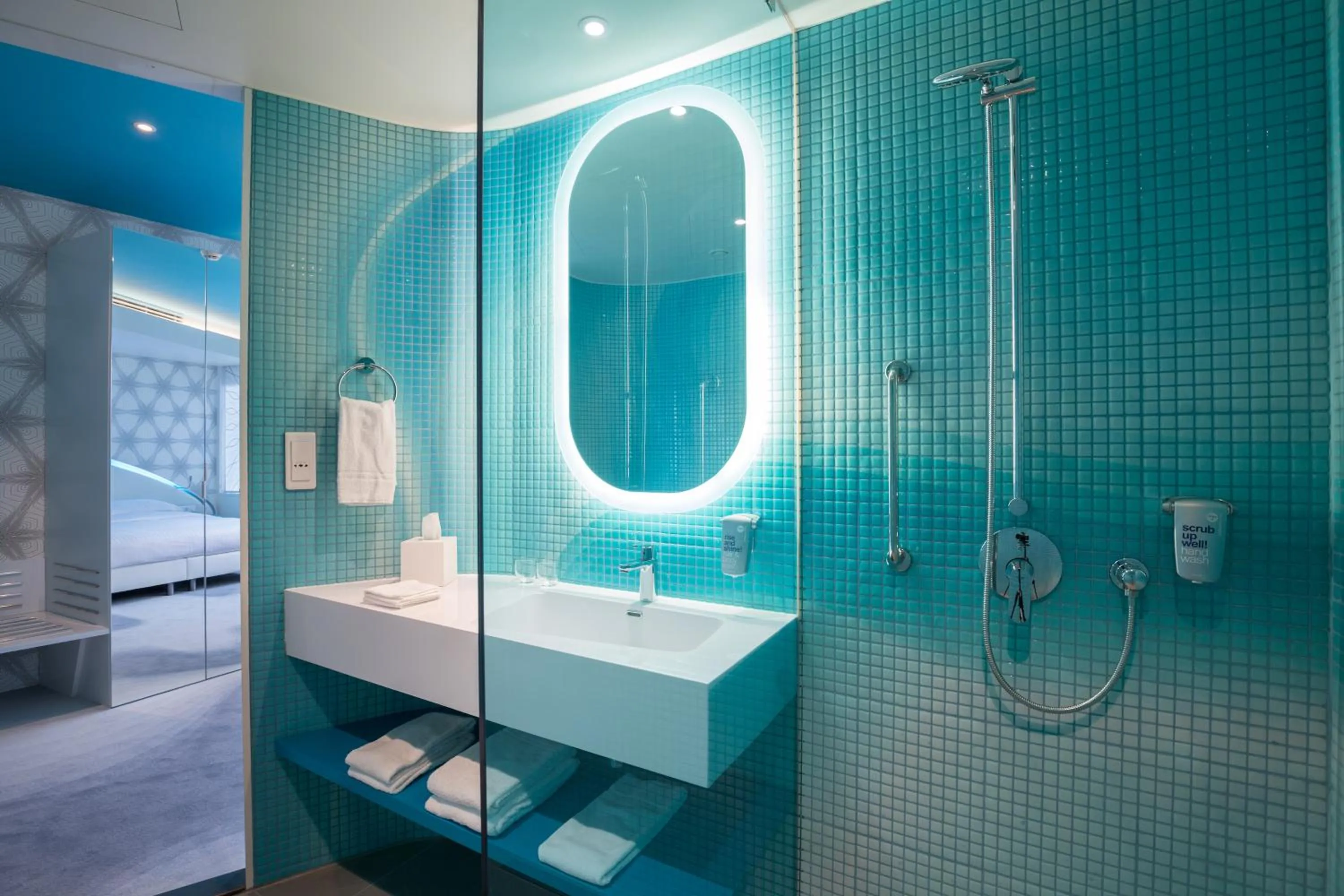 Shower in Park Inn by Radisson Amsterdam City West