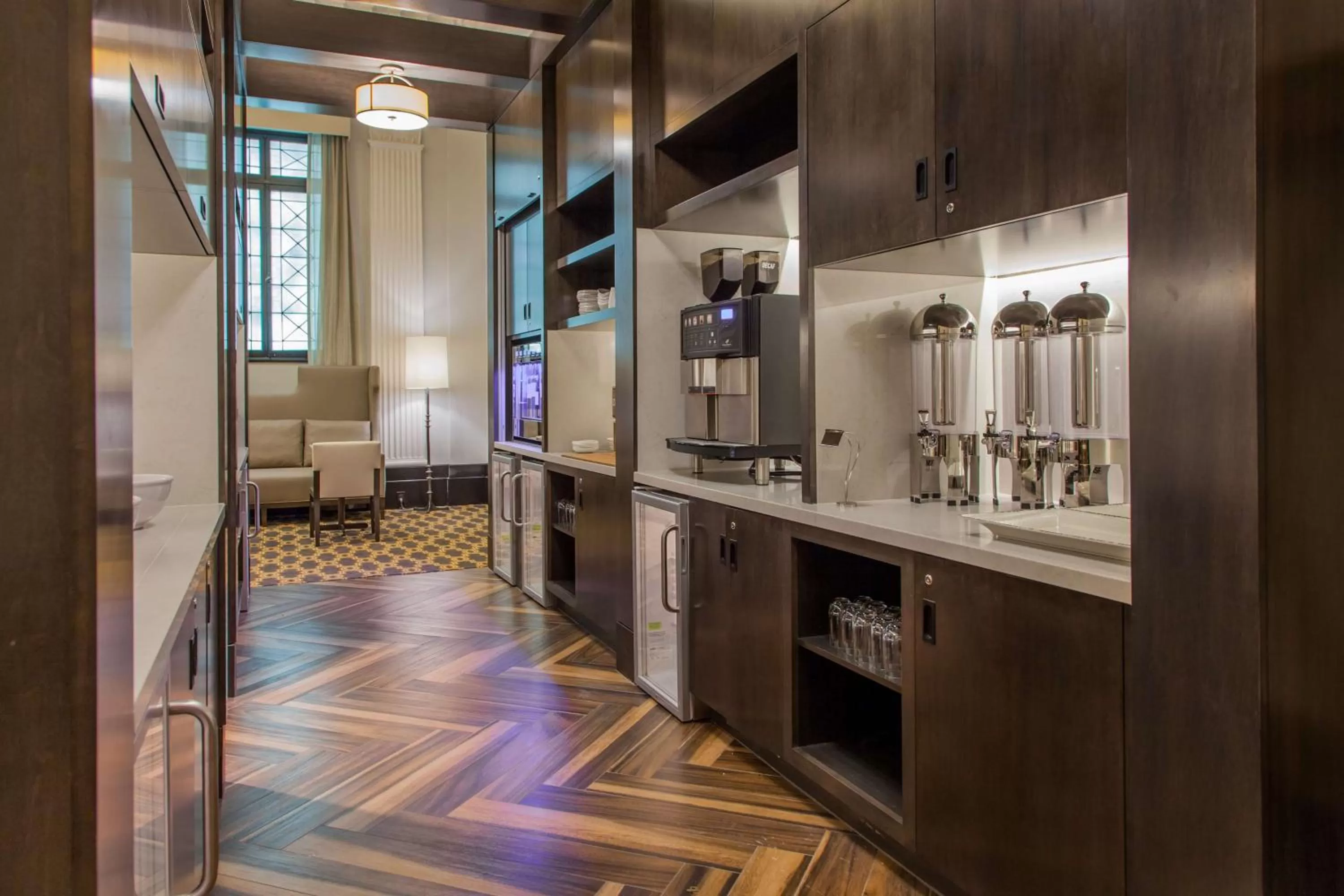 Lounge or bar in Hilton New Orleans / St. Charles Avenue