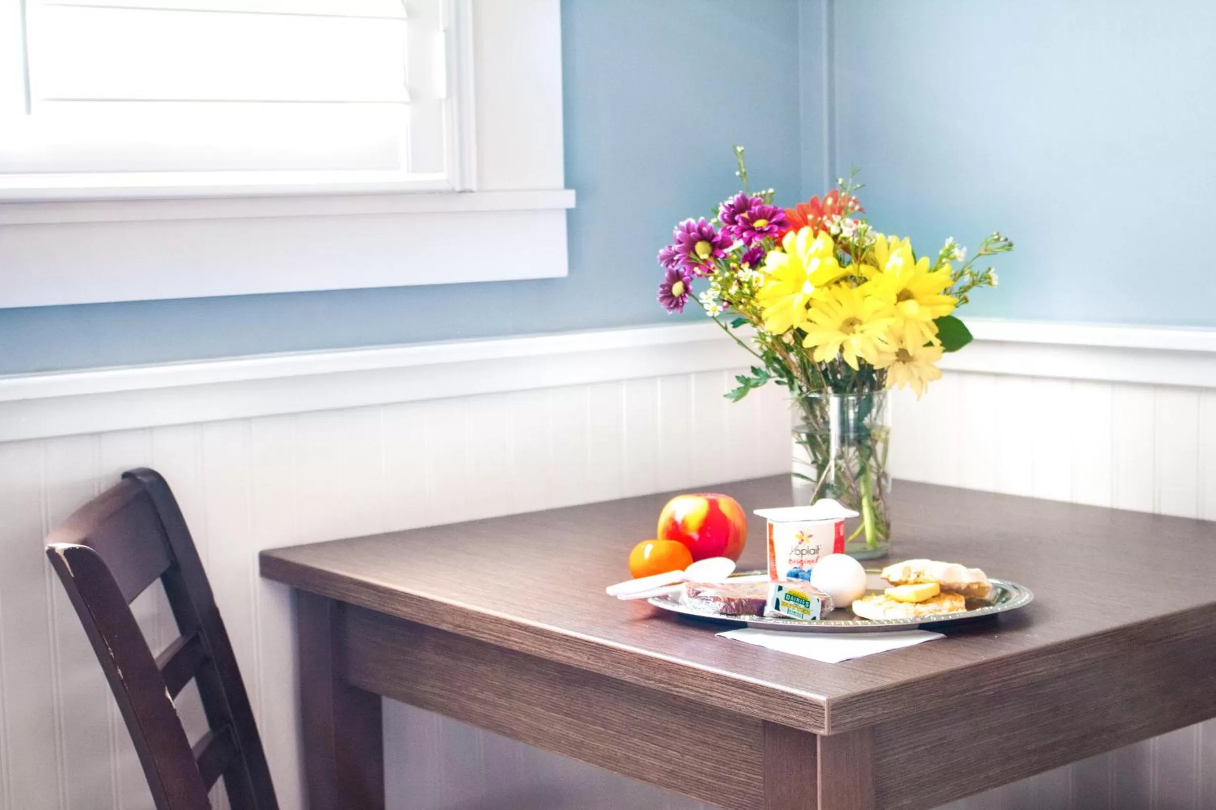 Dining area in Ocean Echo Inn & Beach Cottages