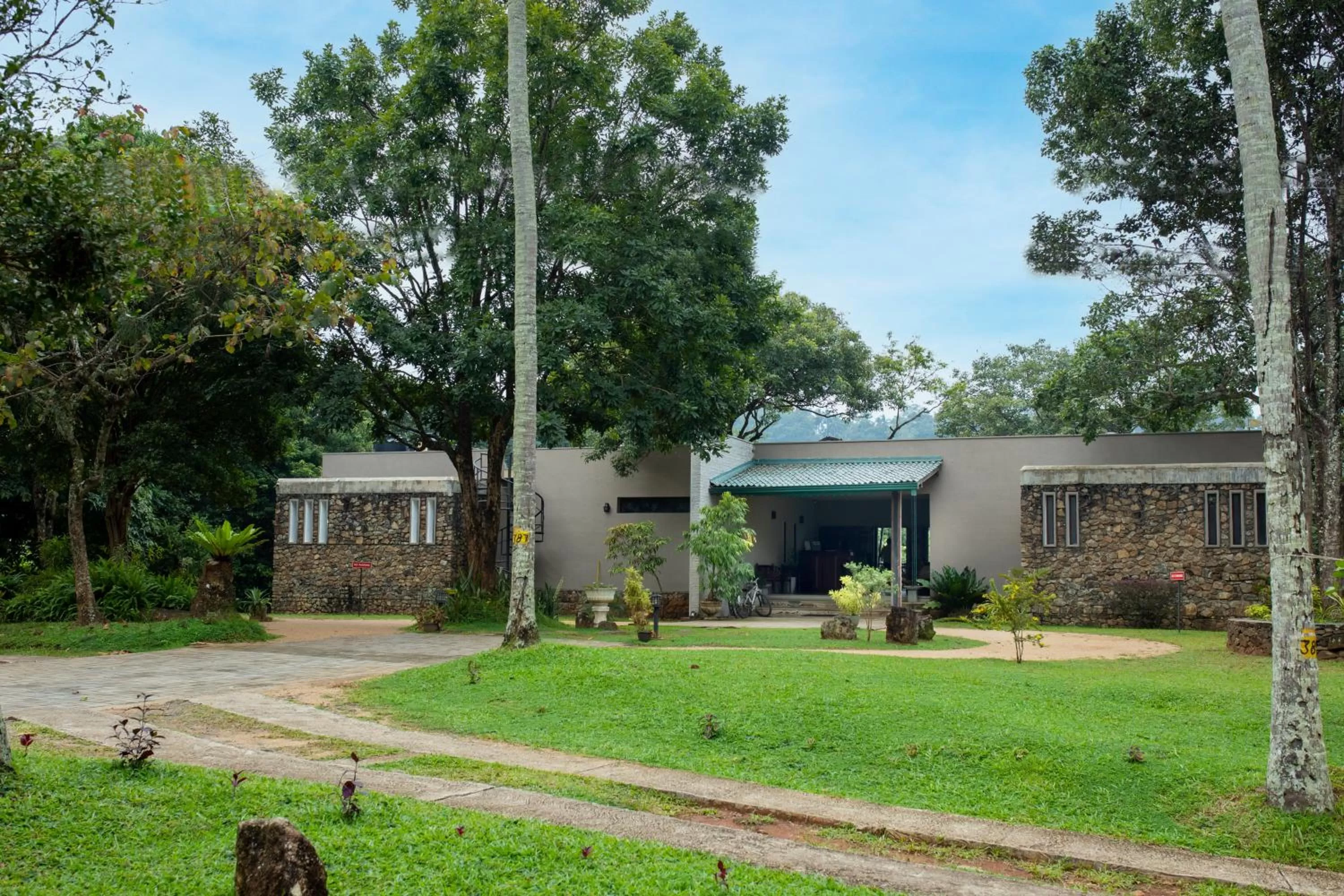 Property building in Birds Park Polgahawela
