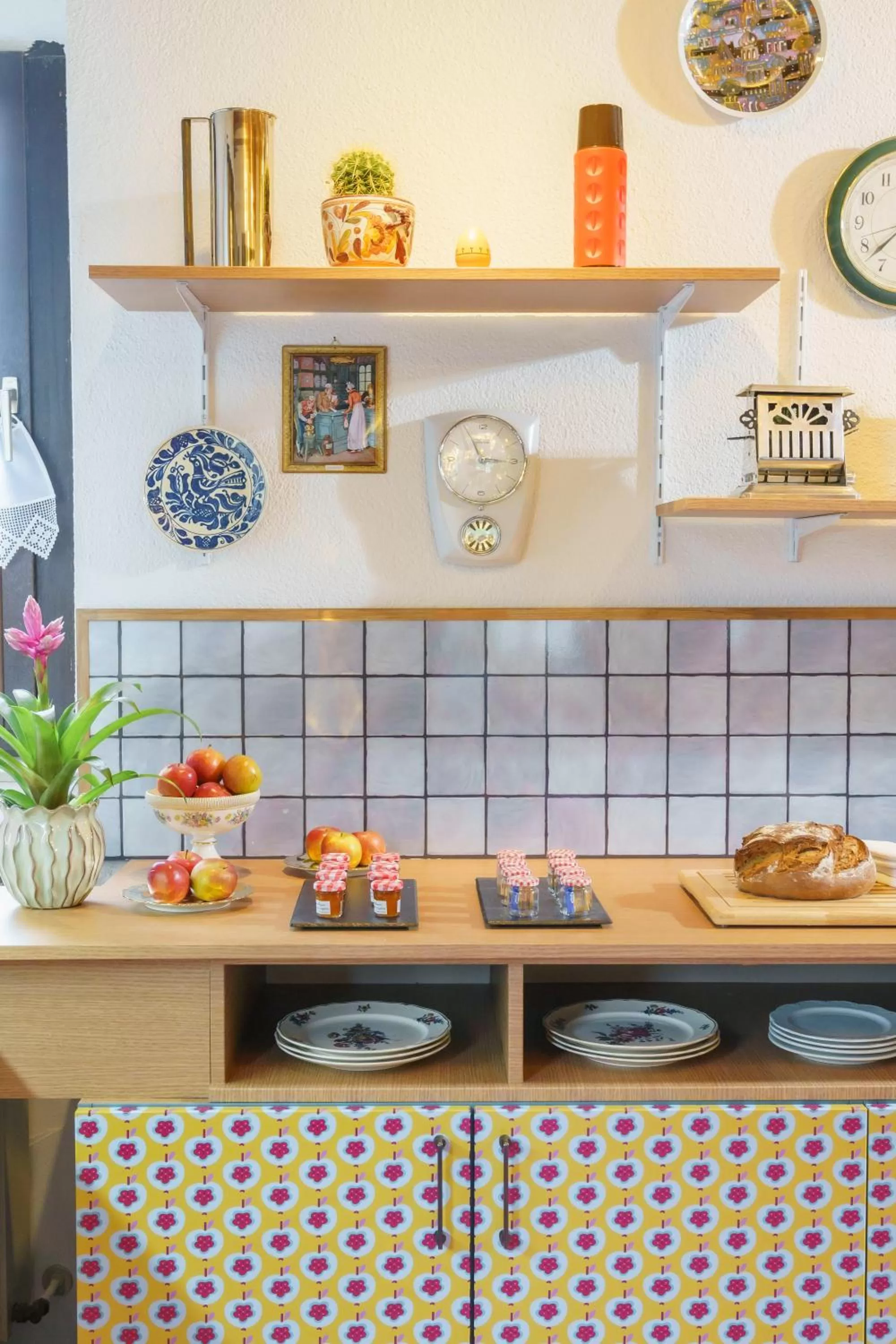 Breakfast in Tante ALMA's Bonner Hotel