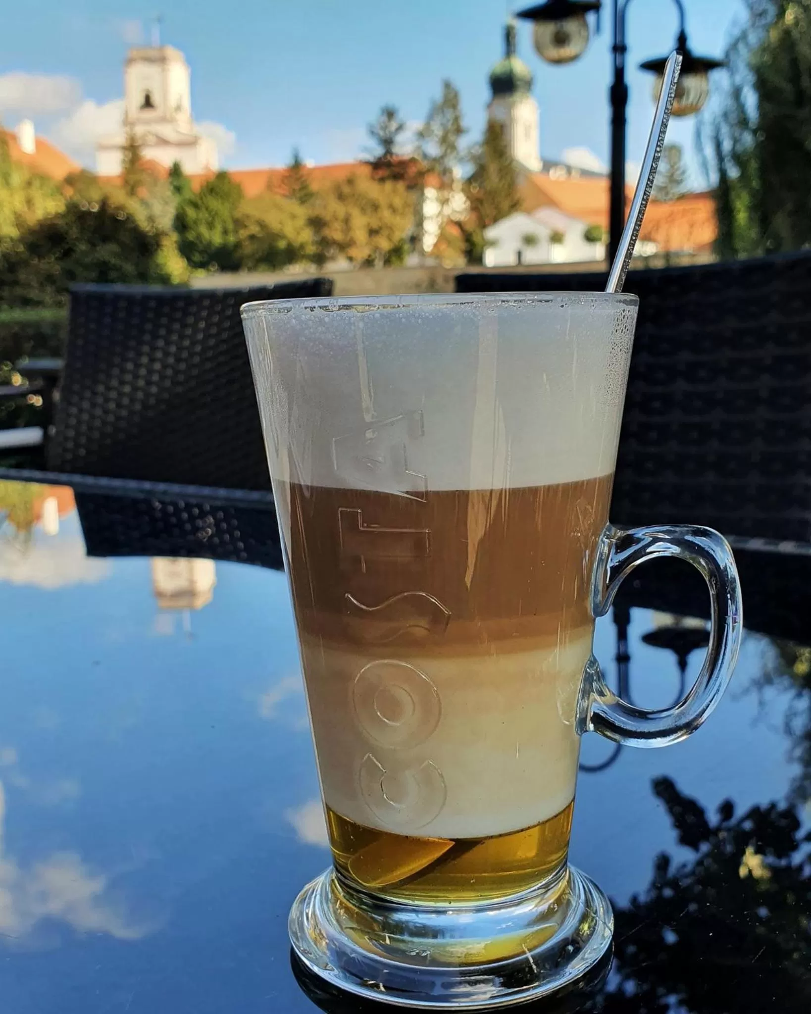 Arany Szarvas Fogadó és Captain Drakes Pub