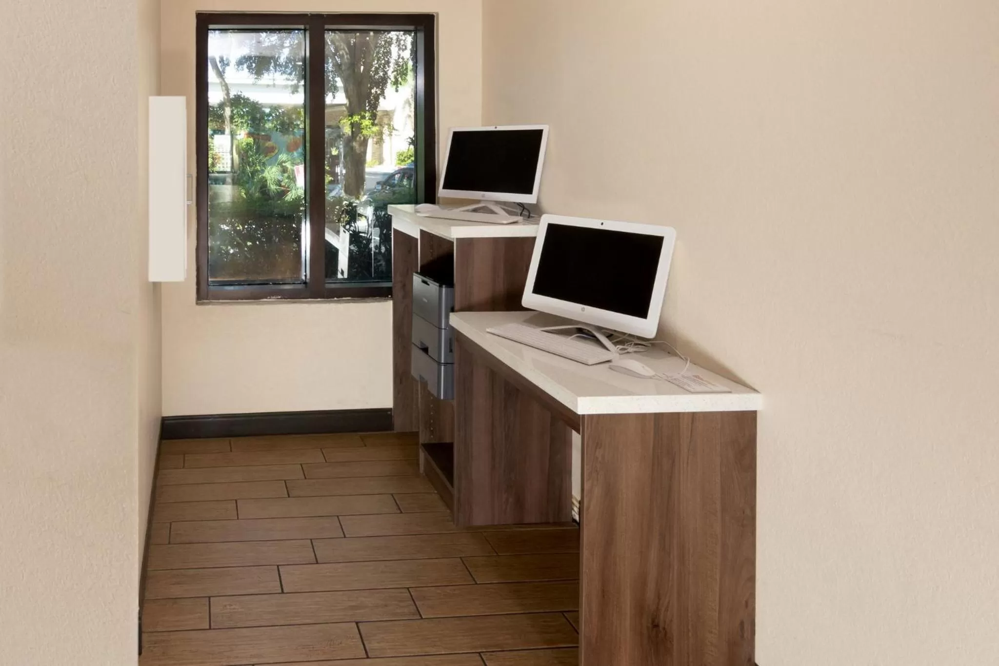 Business facilities in Red Roof PLUS Miami Airport