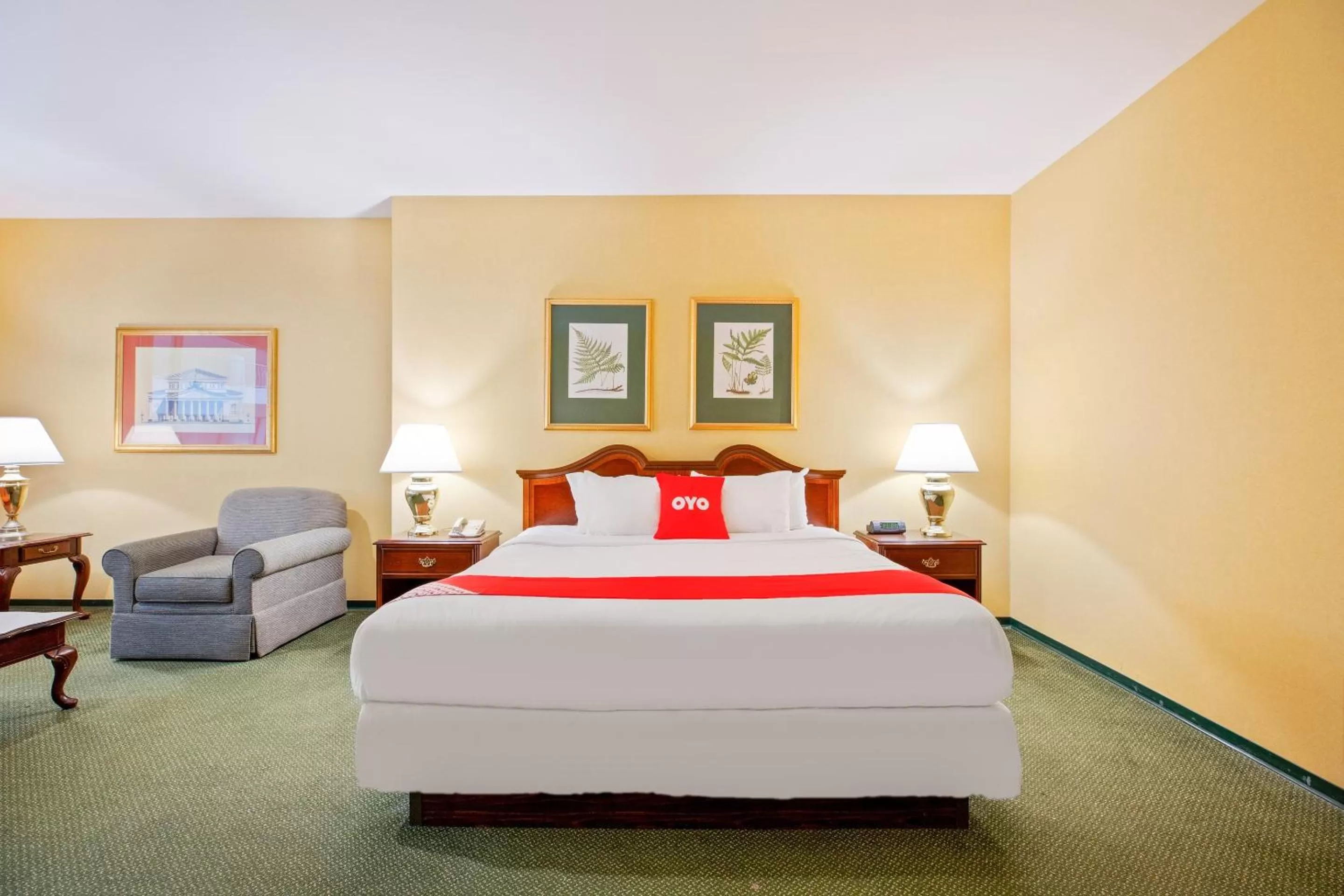 Coffee/tea facilities, Bed in OYO Hotel St Louis Downtown City Center MO