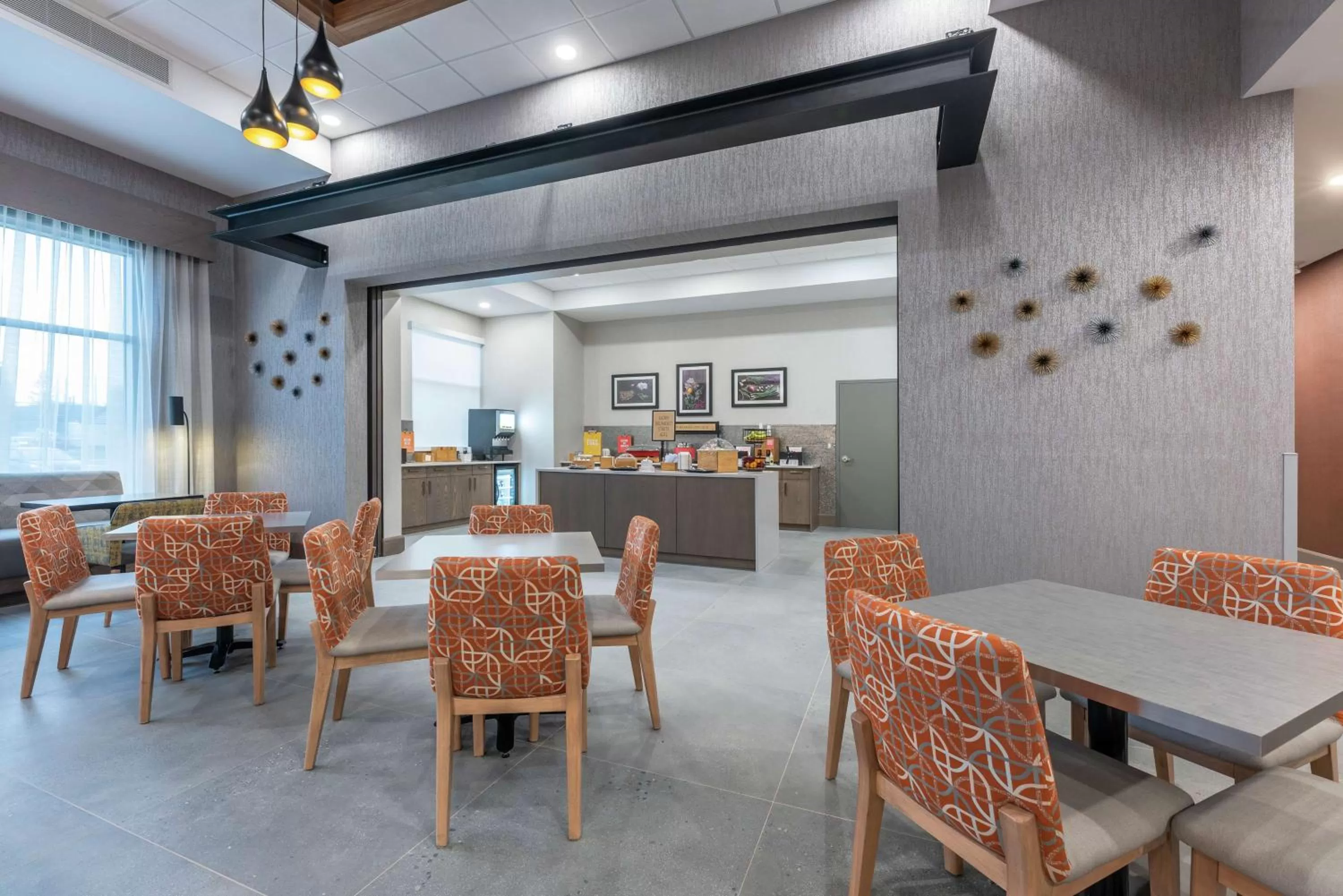 Dining area in Hampton Inn & Suites Charlottetown