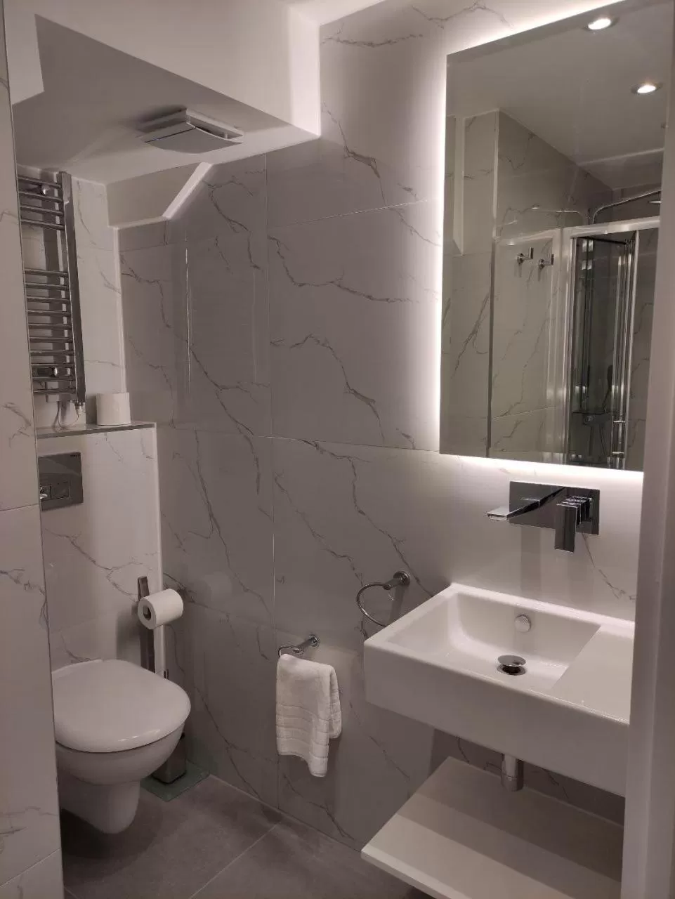 Toilet in NOX Kensington