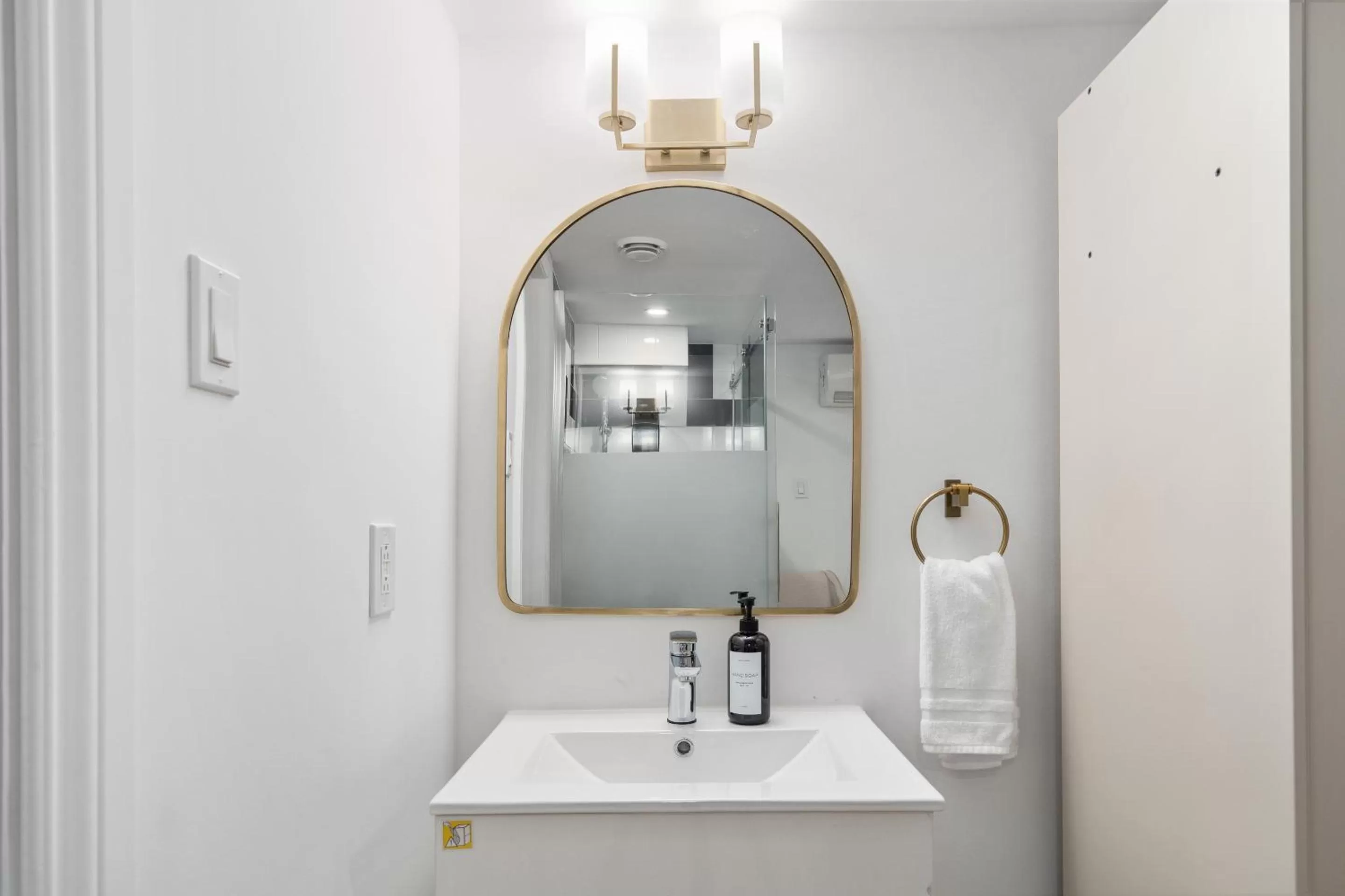 Bathroom in Le Penfield Par Nomade MTL