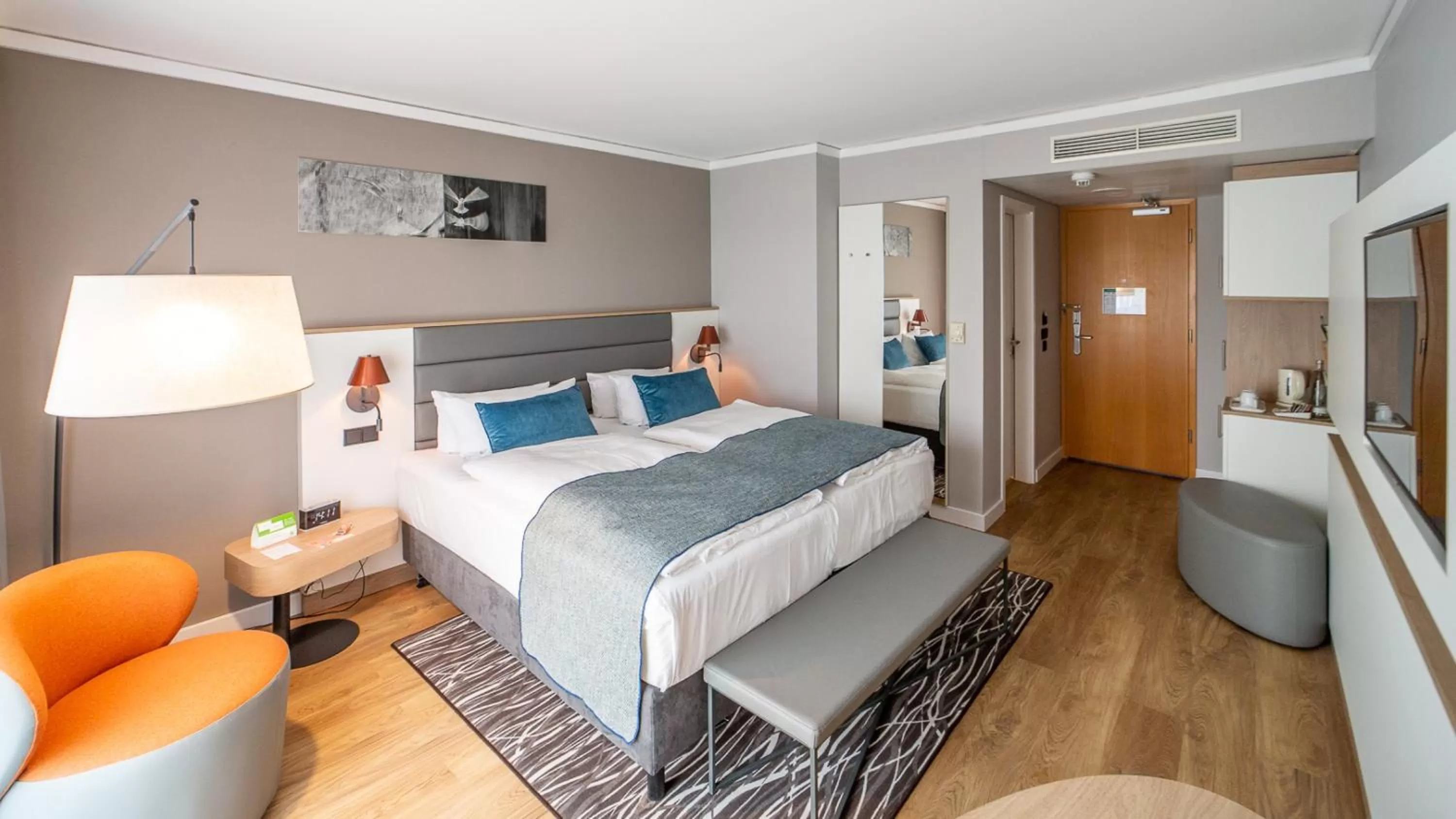 Photo of the whole room, Bed in Holiday Inn Berlin Airport - Conference Centre by IHG