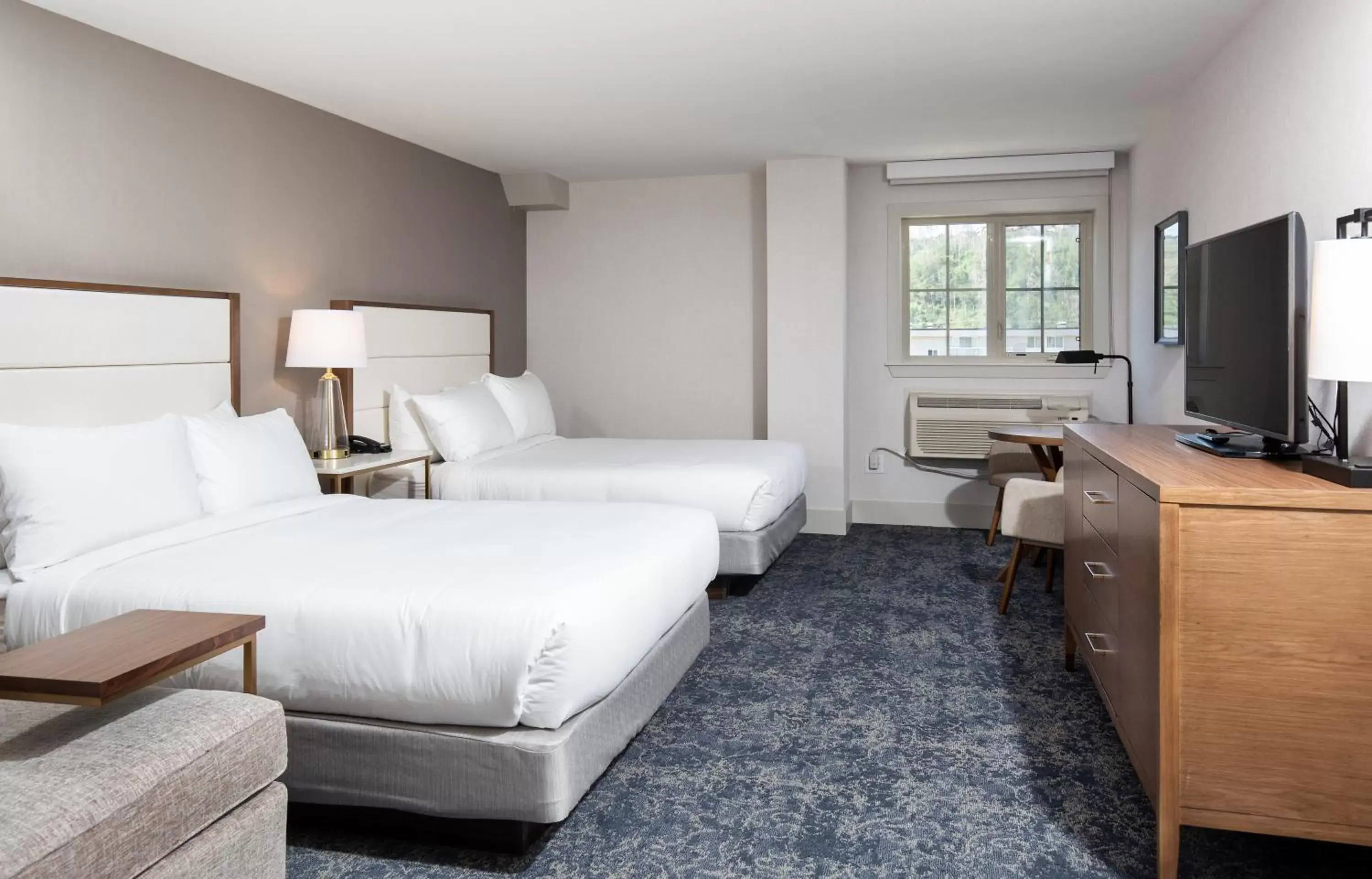 Standard Queen Room in Pomeroy Hotel Fort McMurray Standard Queen Room in Pomeroy Hotel Fort McMurray