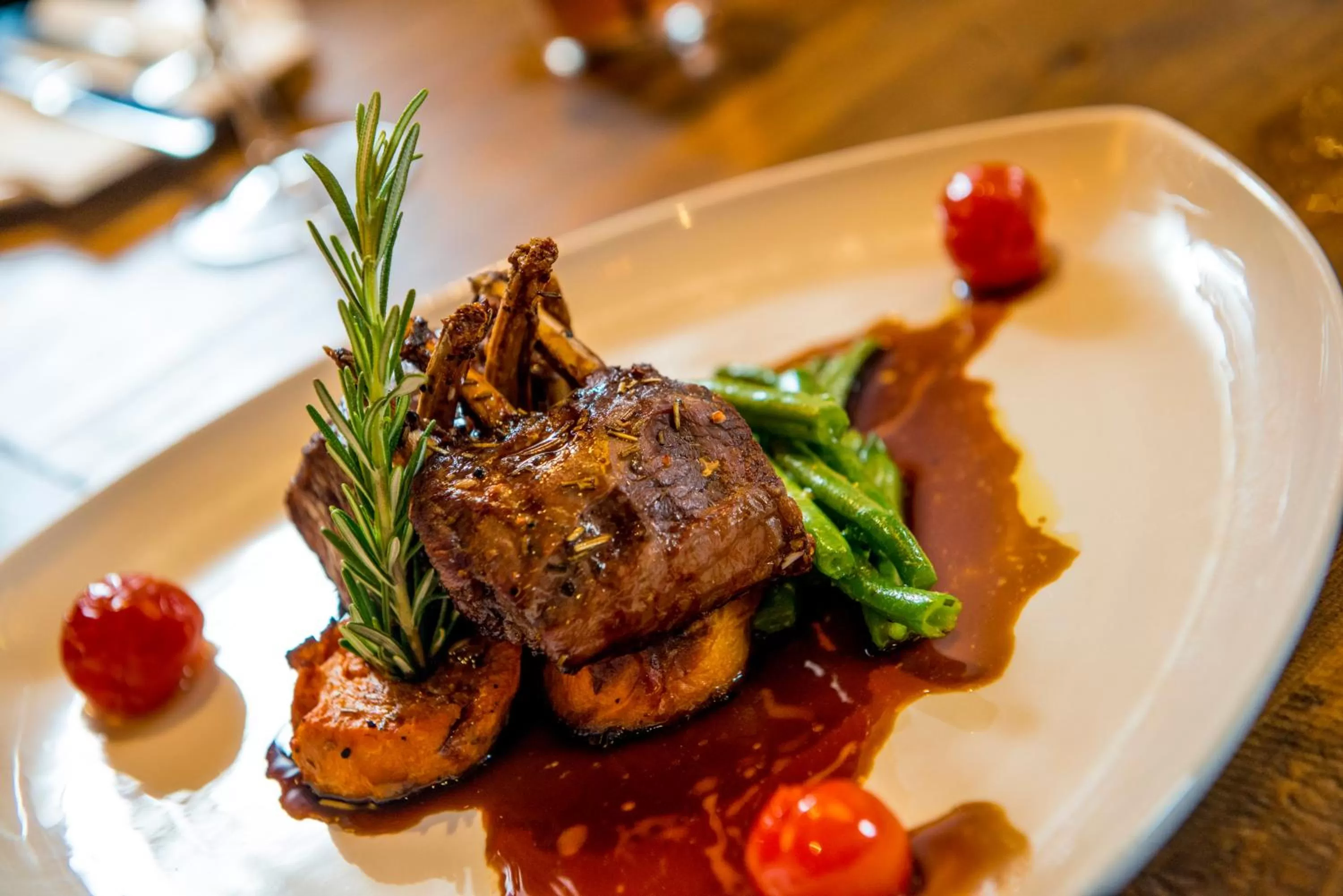 Restaurant/places to eat in The Colmslie Hotel