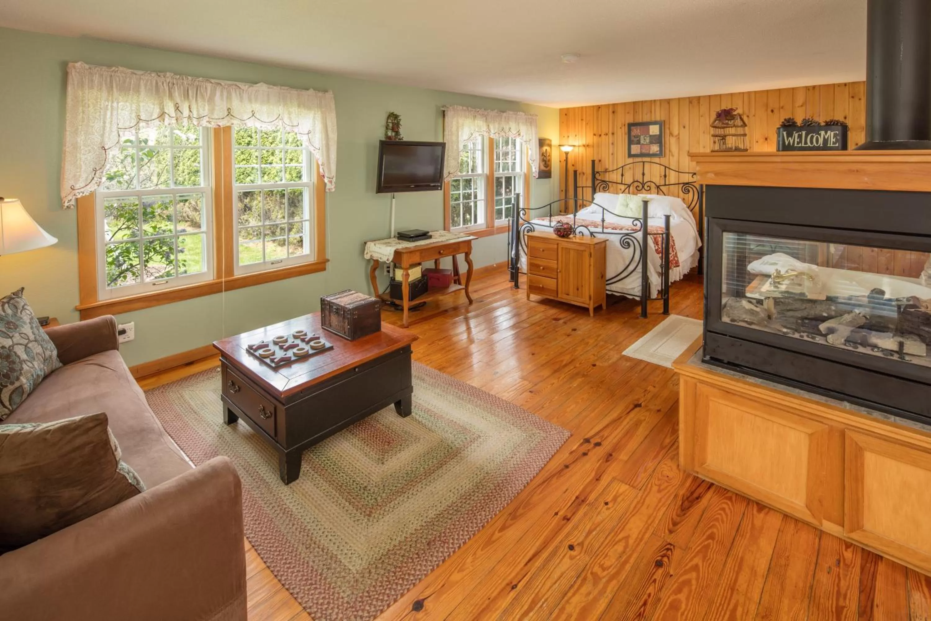 Bed in Cloran Mansion Bed & Breakfast