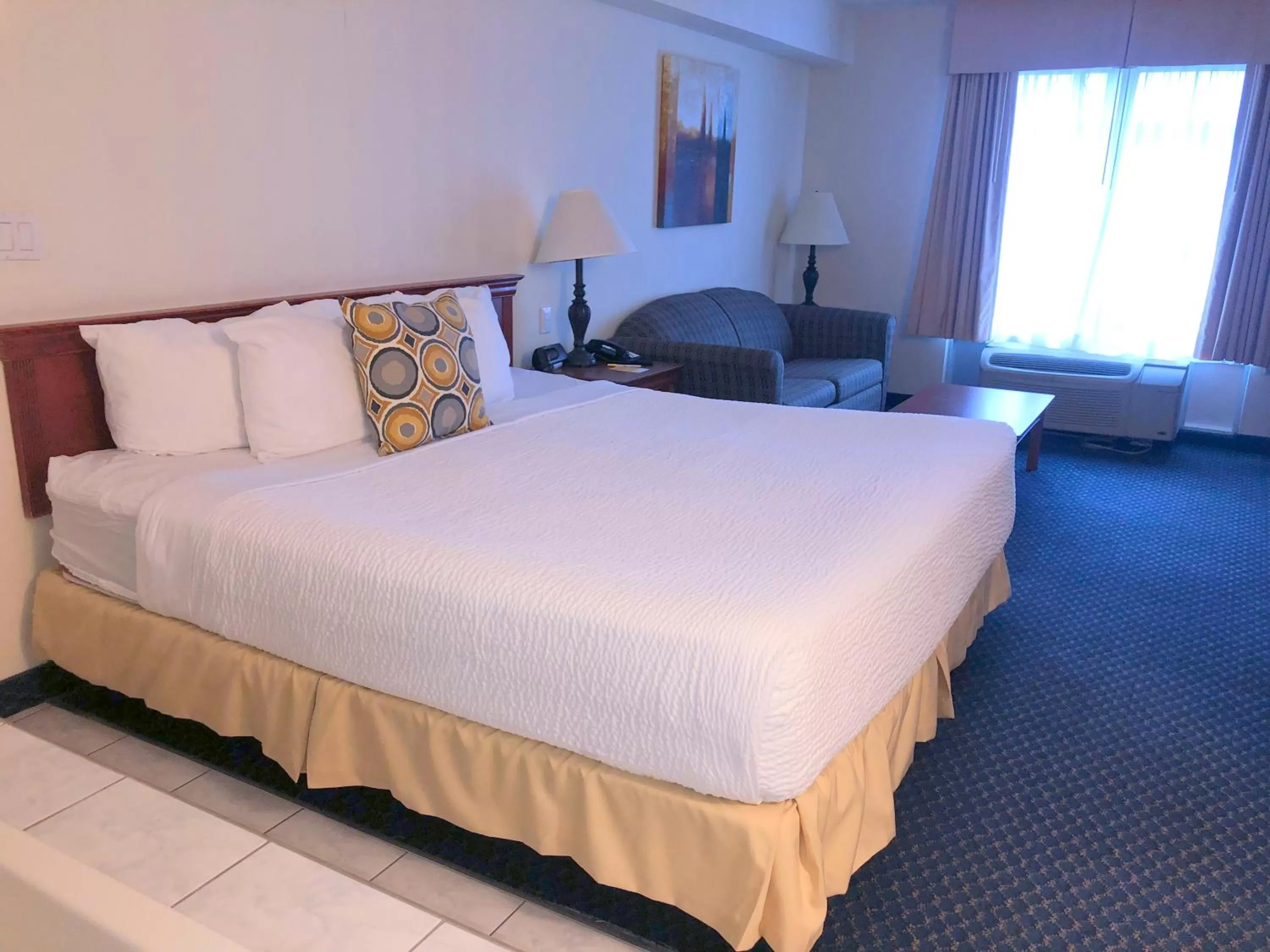 Bed in Days Inn by Wyndham Niagara Falls Centre St By the Falls