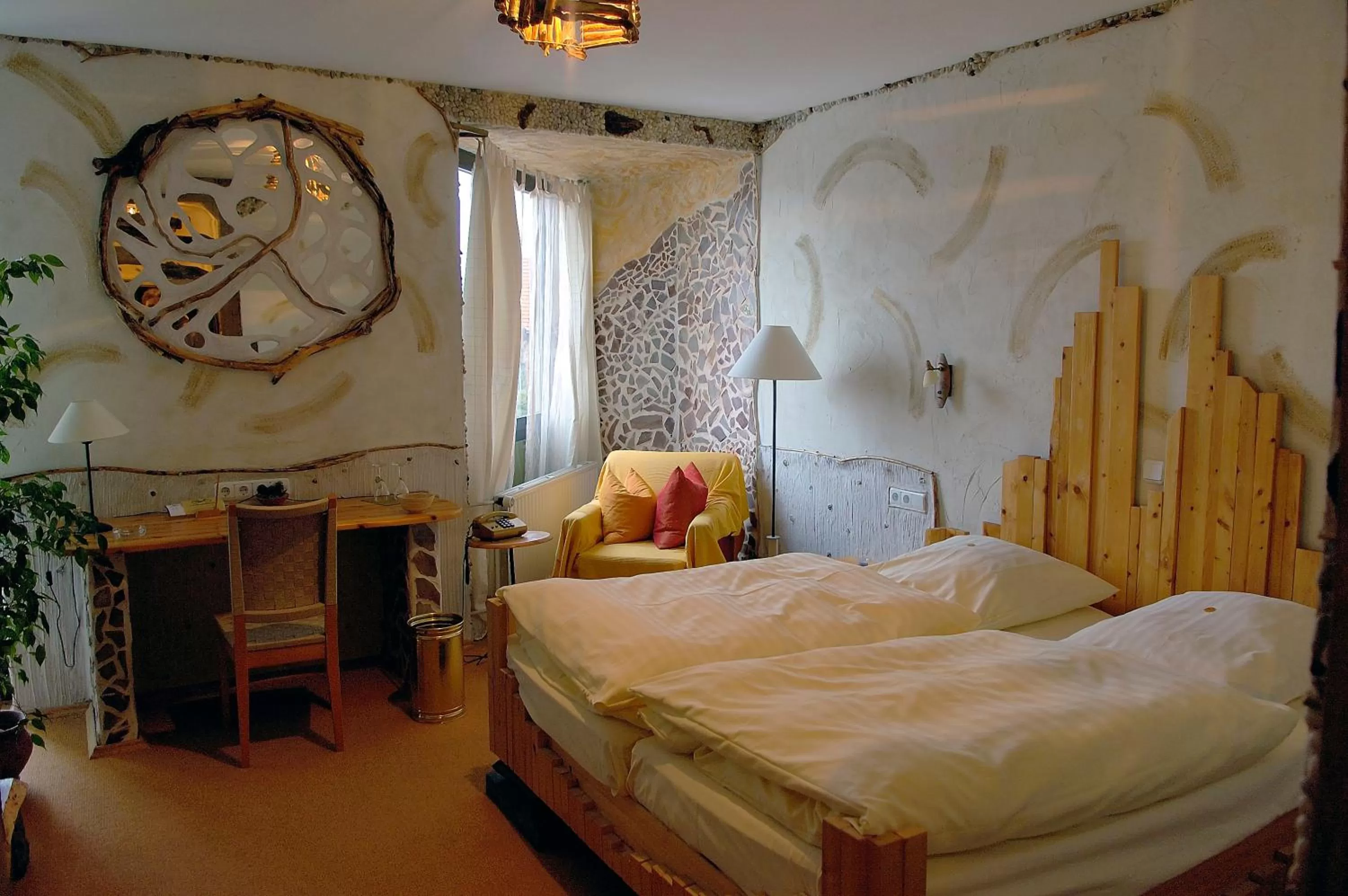 Bed in Hotel Goldflair am Rathaus