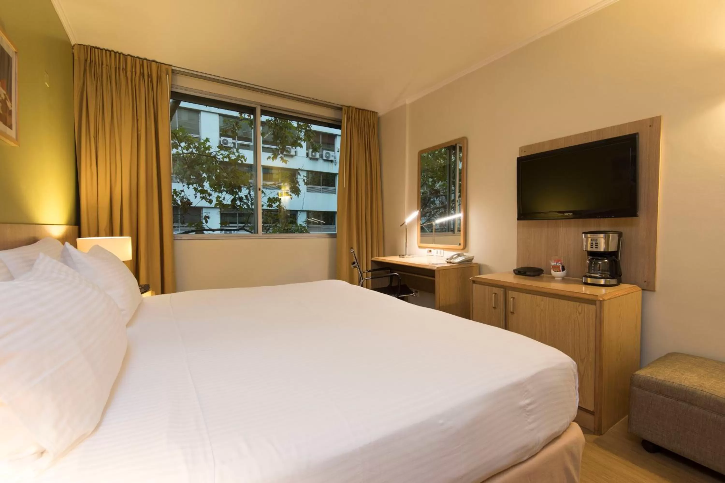 Photo of the whole room, Bed in Holiday Inn Montevideo by IHG