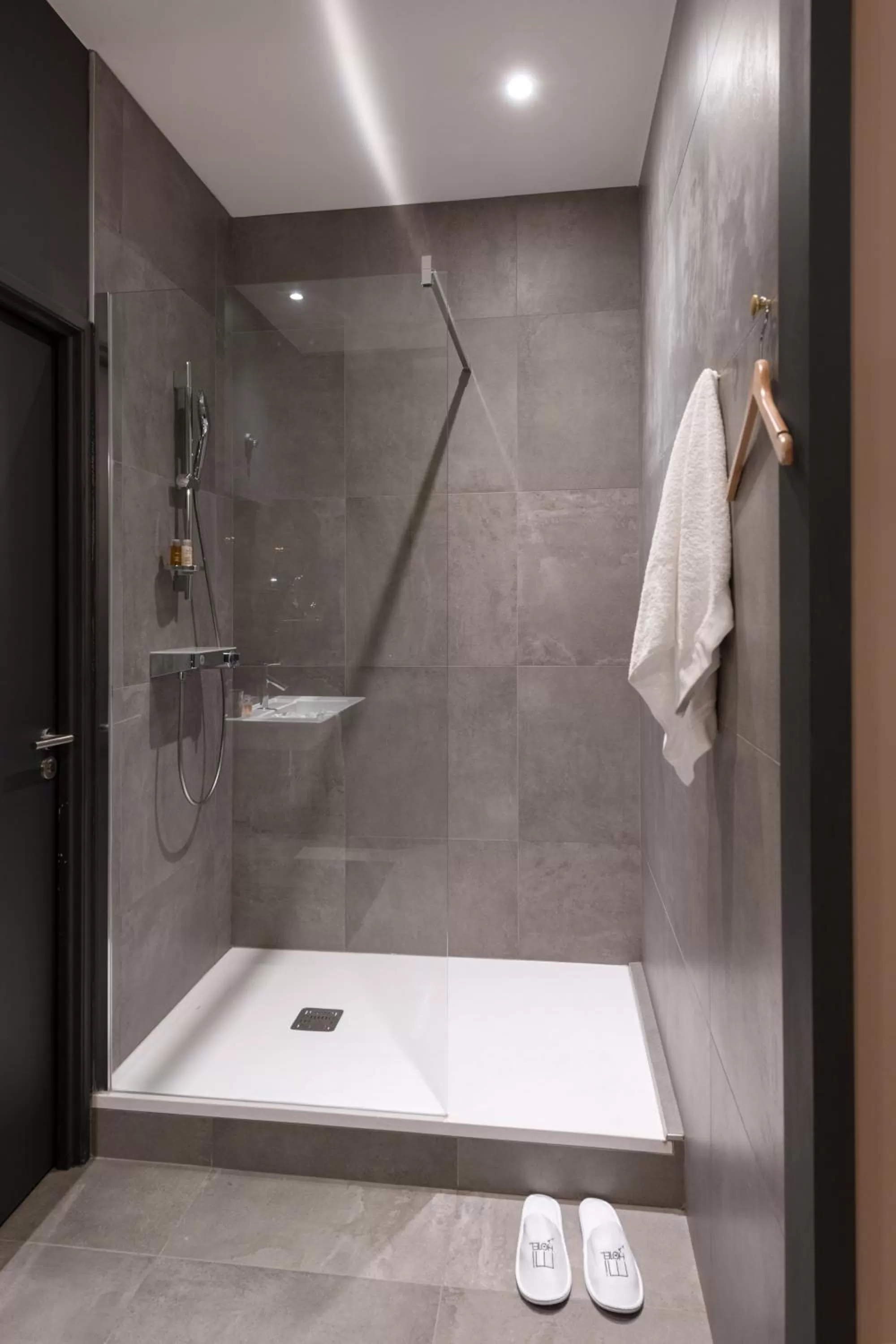 Shower in MiHotel Gailleton