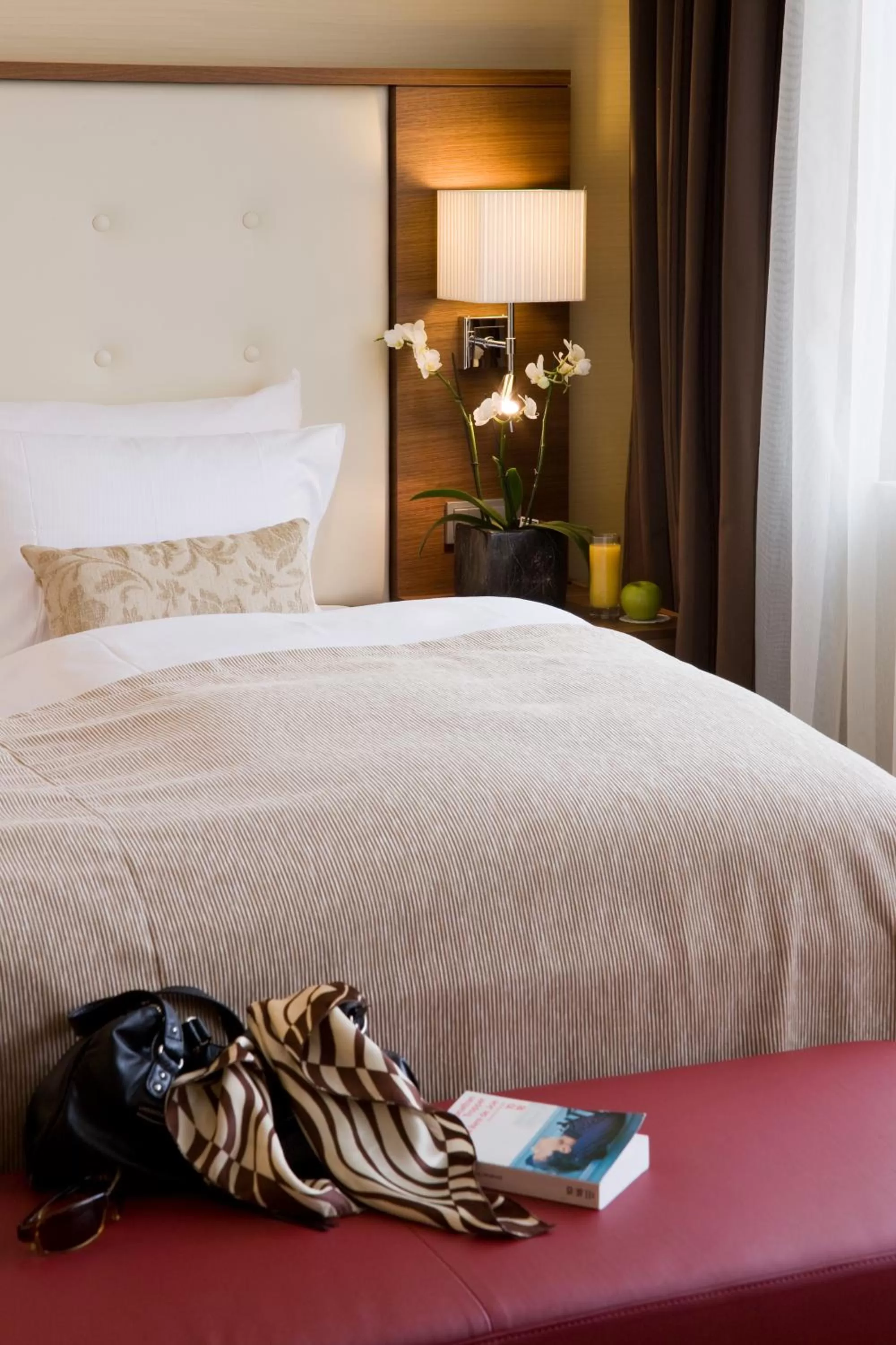 Photo of the whole room, Bed in Mercure Hotel Düsseldorf City Center