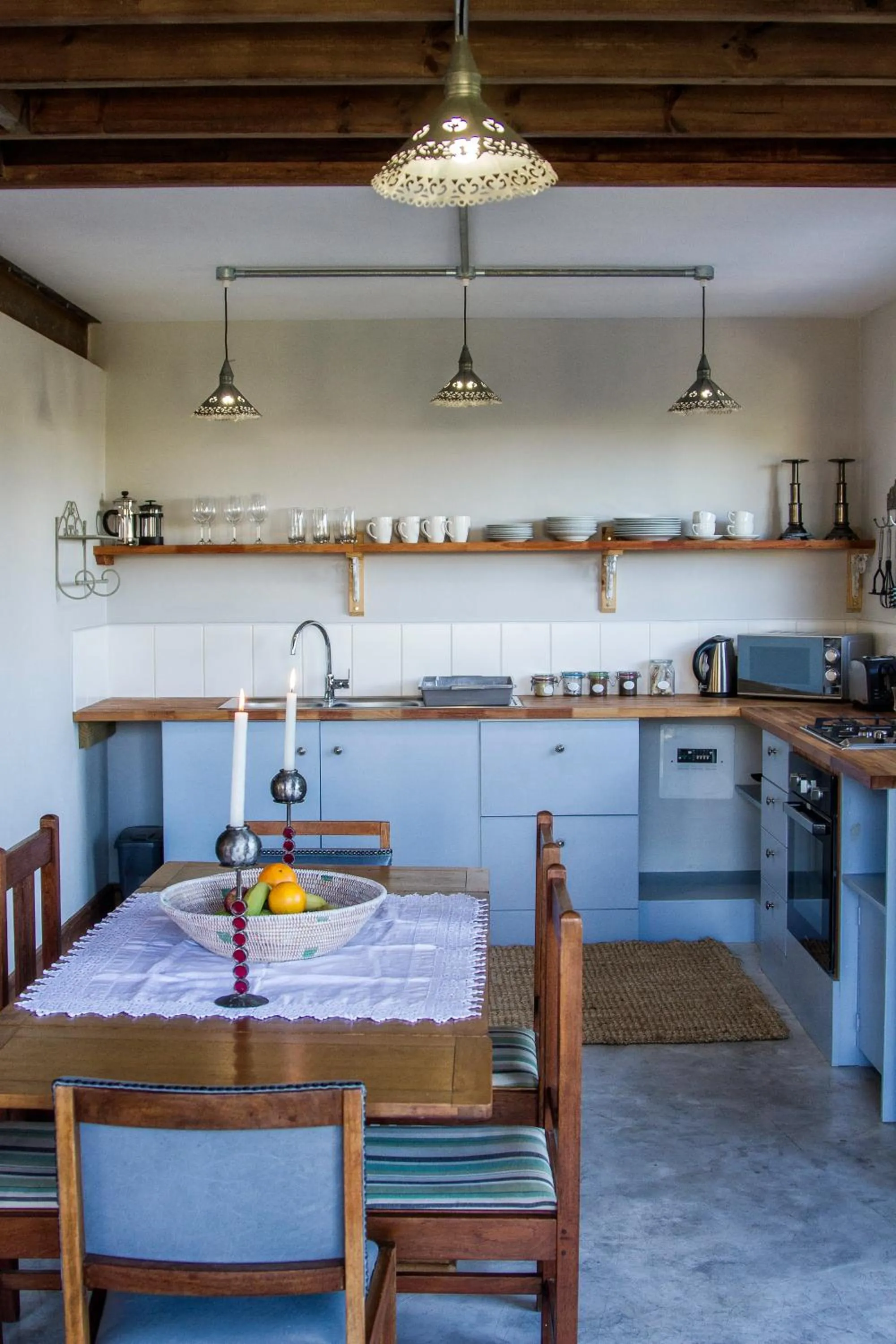 Breakfast in A Hilltop Country Retreat