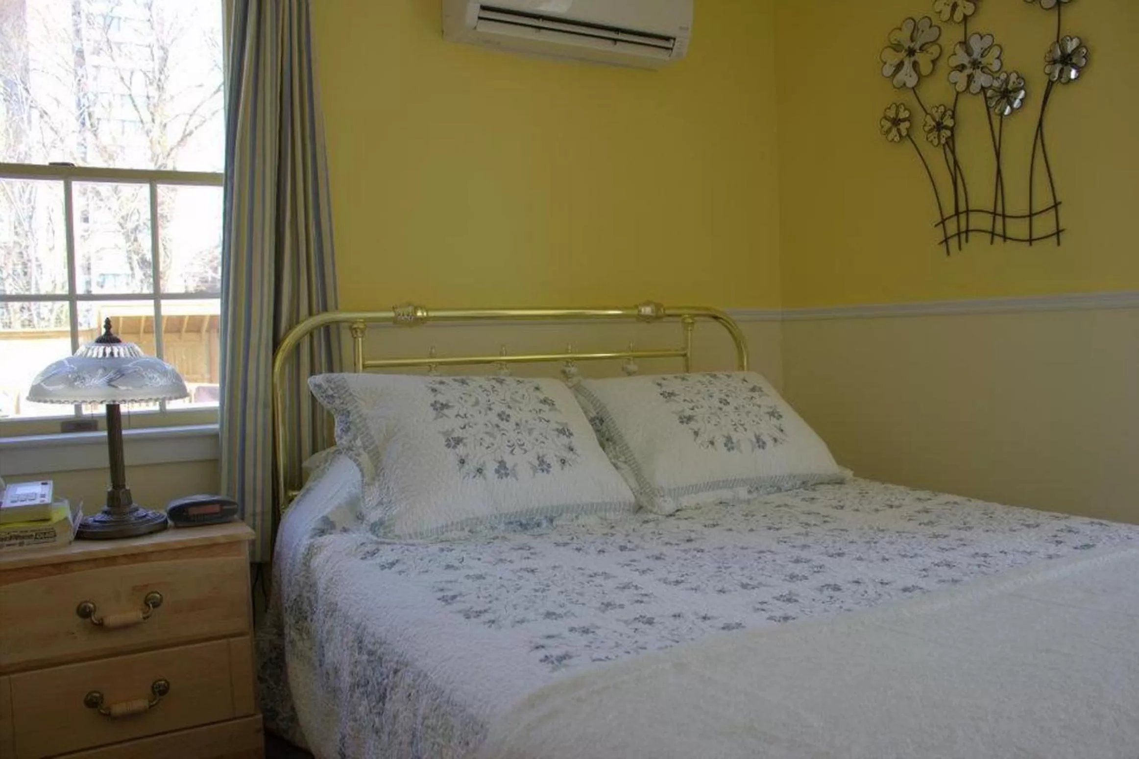 Bed in Garden South Park Inn