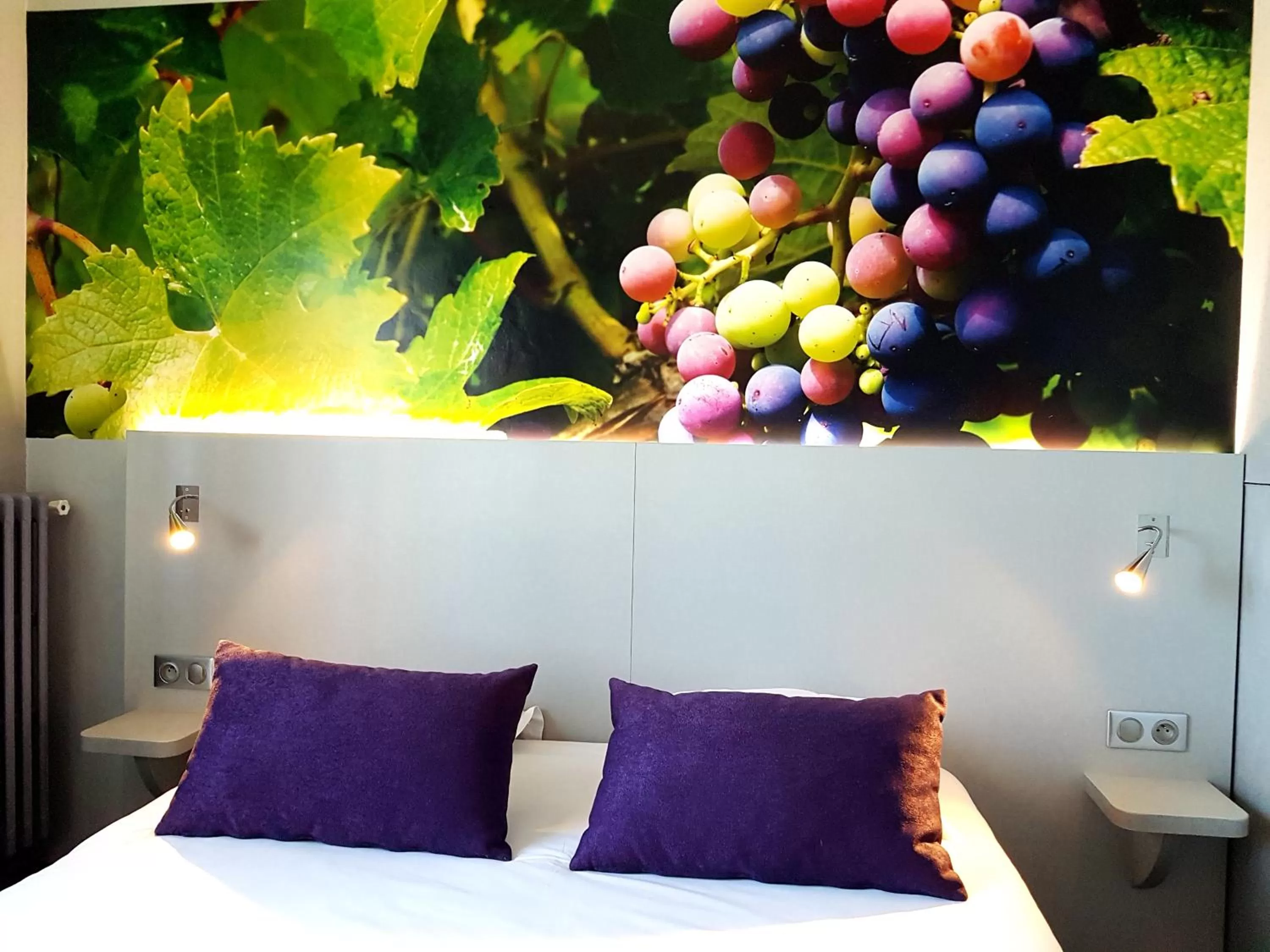 Bedroom, Bed in LOGIS Hotel l'Escargotière Dijon Sud - Chenove