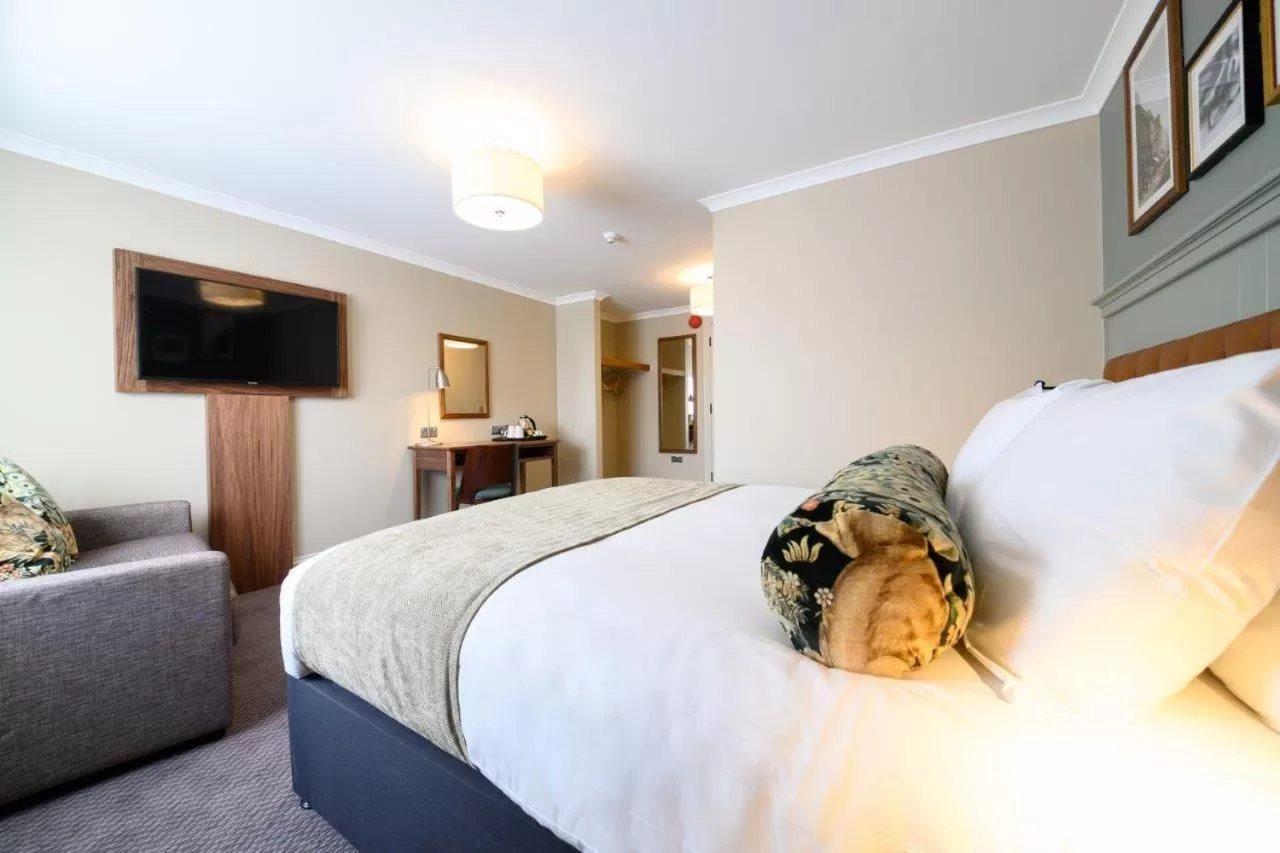 TV and multimedia, Bed in The St George and Dragon by Innkeeper's Collection