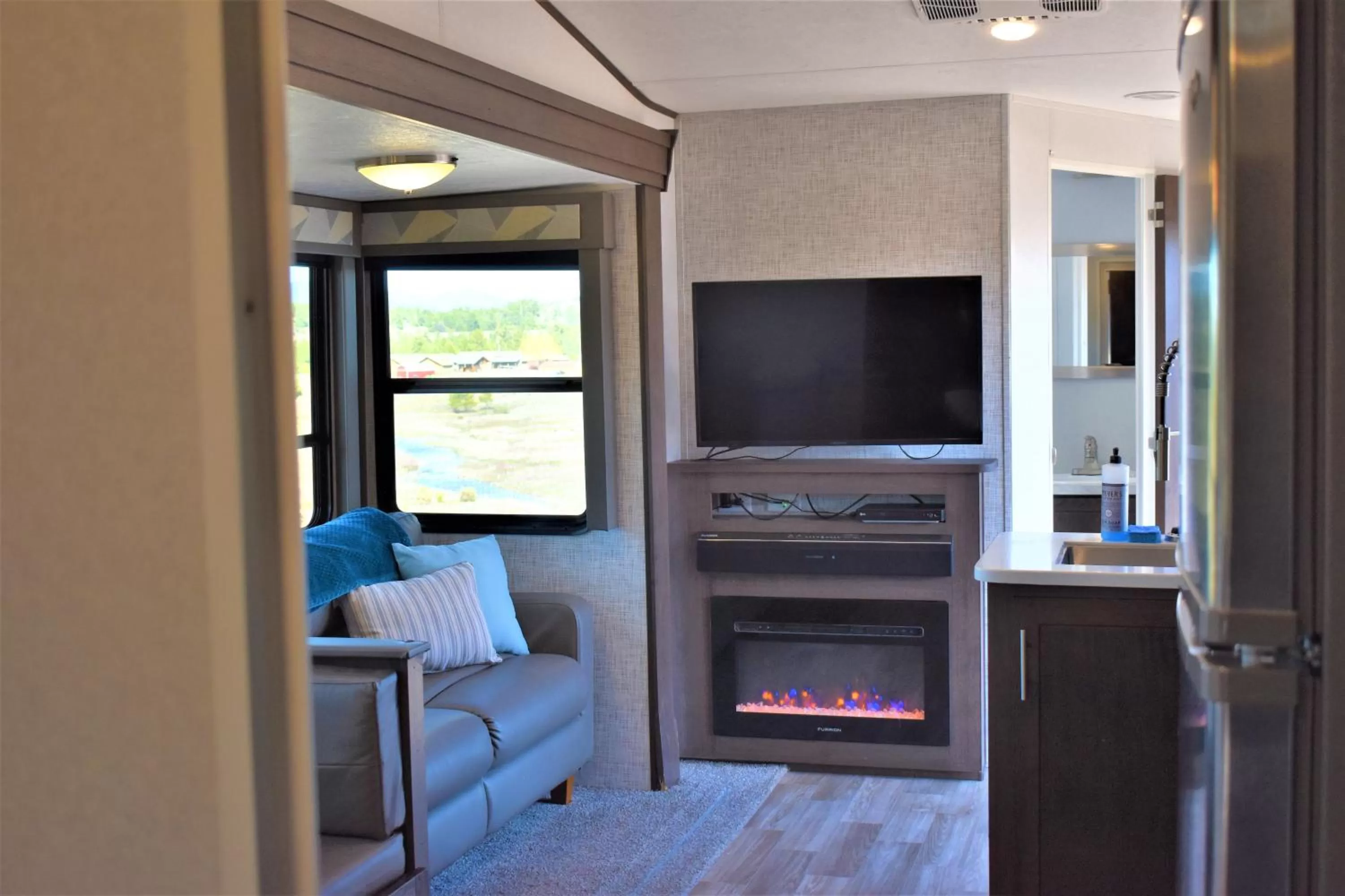 TV and multimedia in Grand Canyon RV Glamping