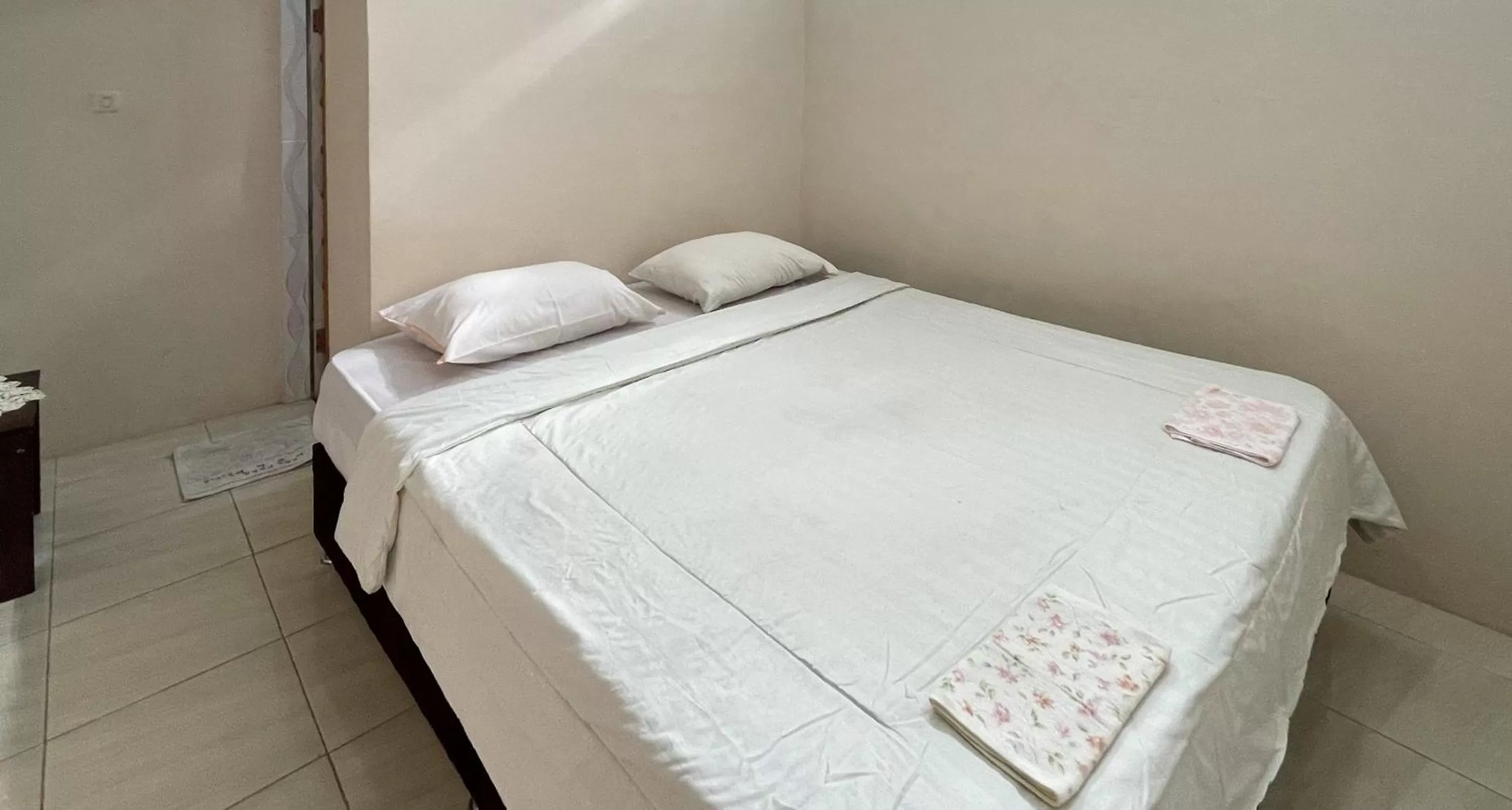Bed in Valencia Homestay Redpartner