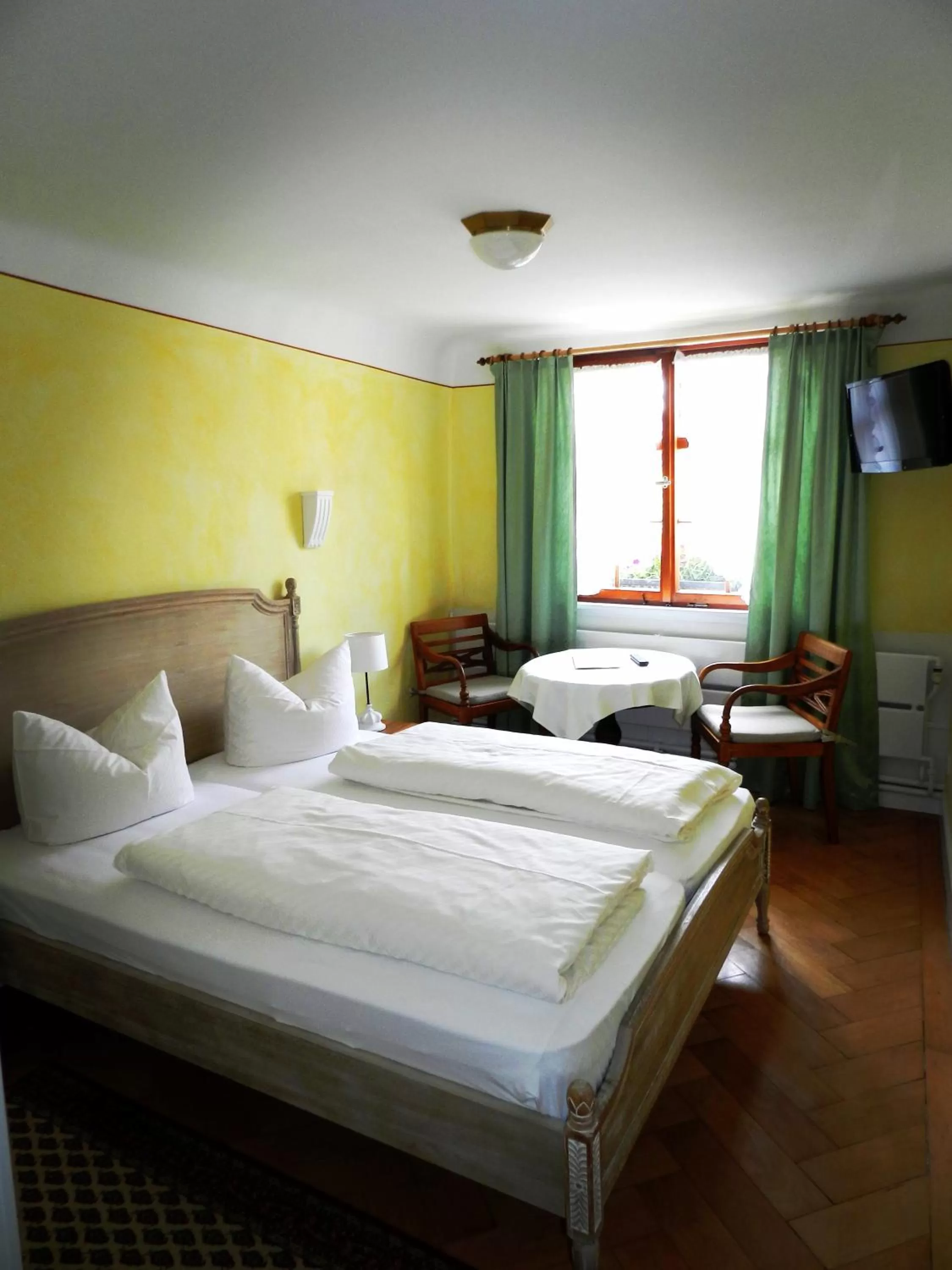 Photo of the whole room, Bed in Hotel Löwen-Weinstube