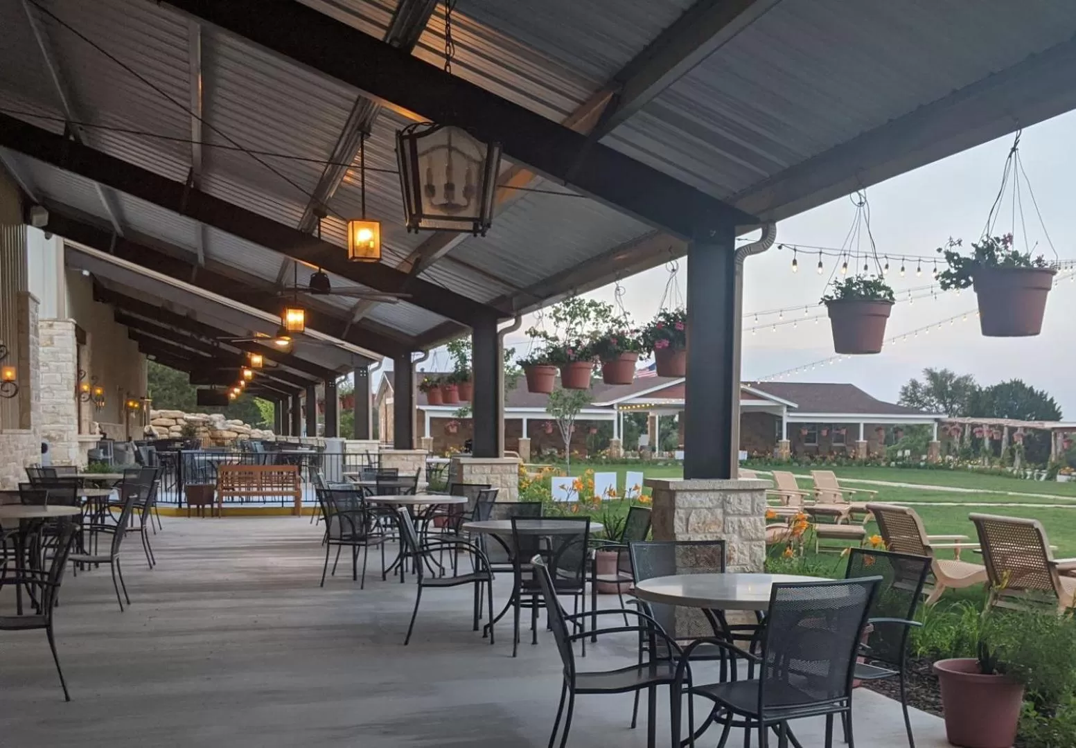 Lounge or bar in Carter Creek Winery Resort & Spa